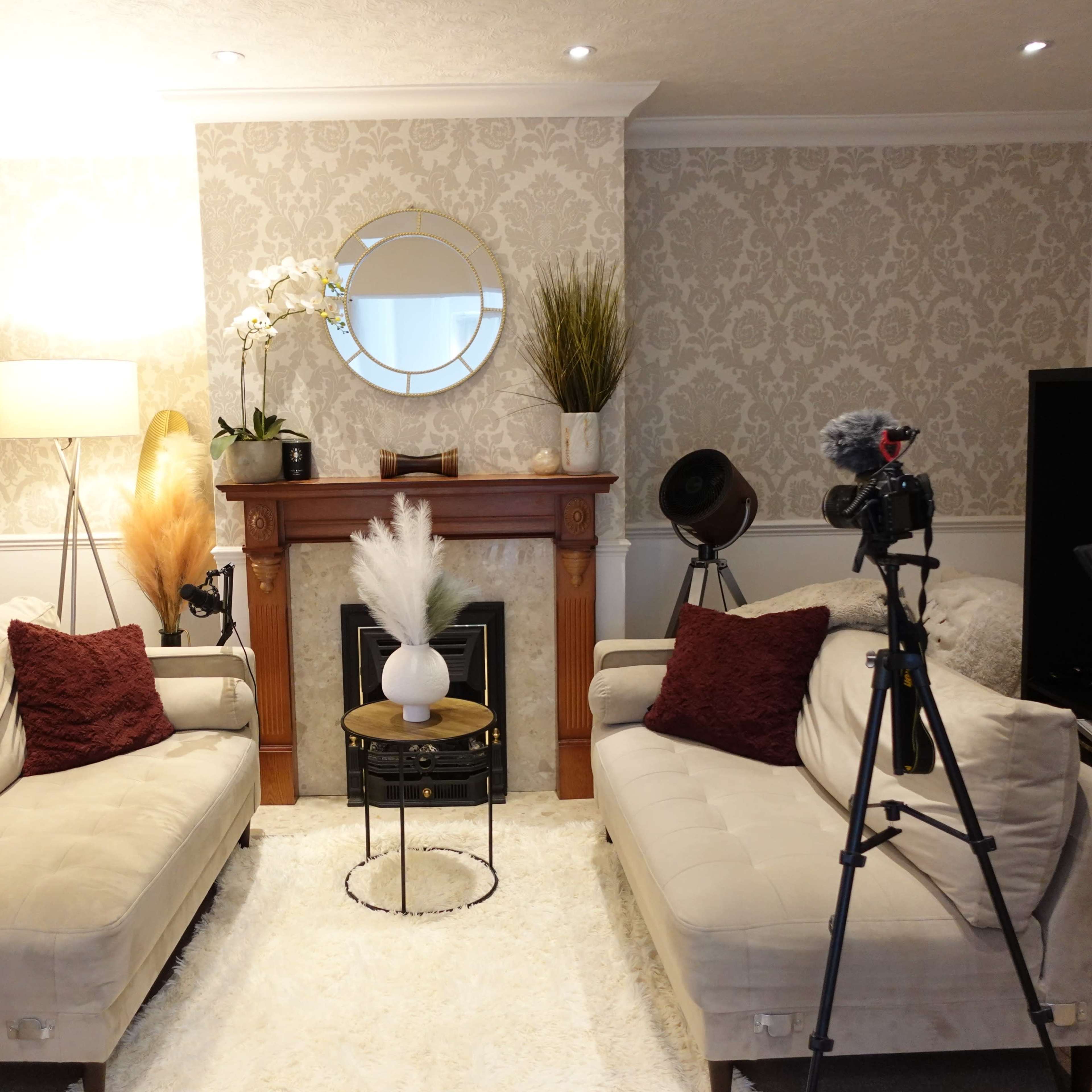 Trendy Aesthetic Content Creation Living Room And Dining Room Image in Luton, Luton, England