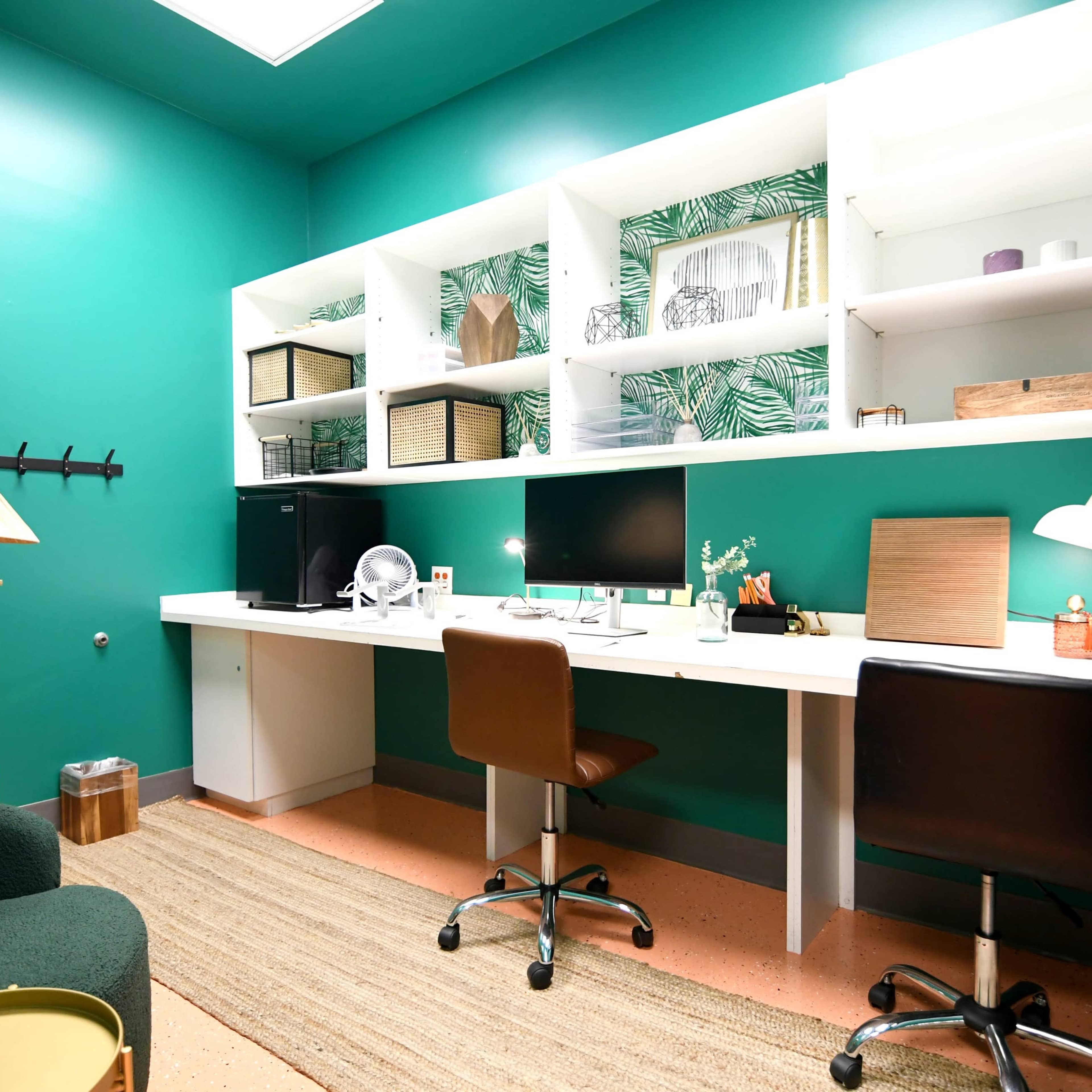 Comfortable 4 Person Conference Room for Small Teams Image in North Redondo, Redondo Beach, CA