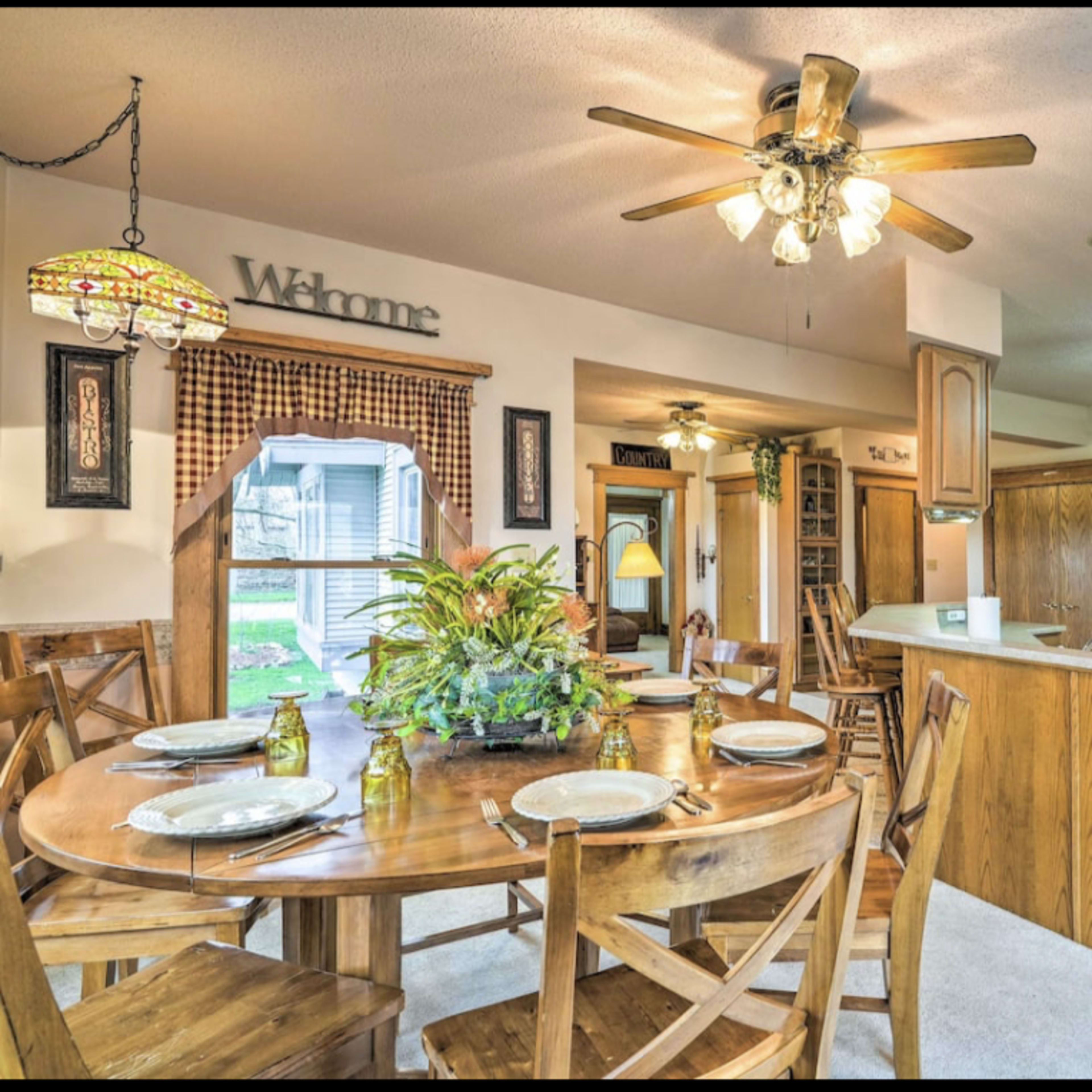 The Orange Haus - The In-Town, Country Retreat Image in Waterloo, Waterloo, IA
