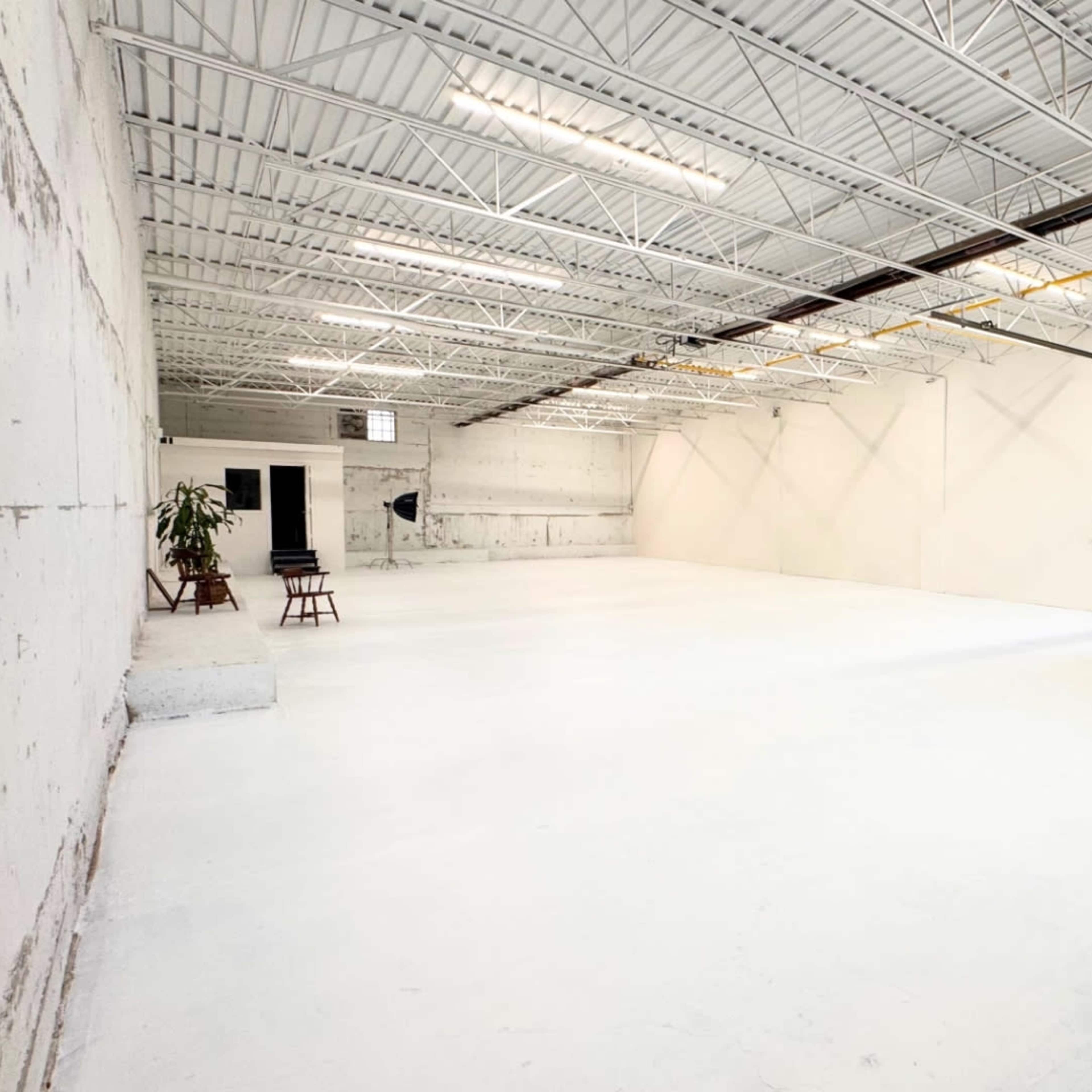 Bright & Open Hard Loft Studio Image in Flamborough, Hamilton, ON