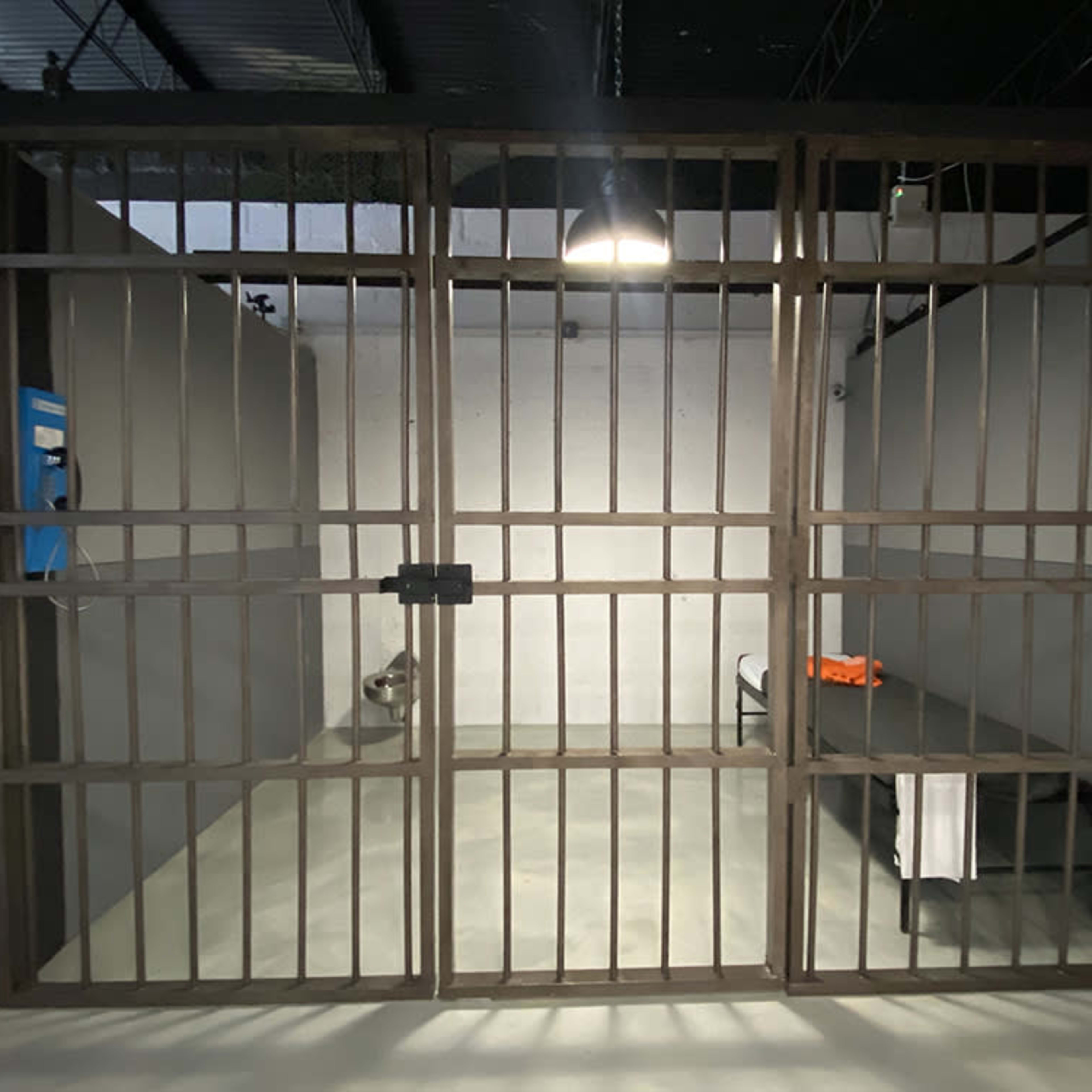 Prison | Jail Cell | Standing Set Image in Dorsey Riverbend, Fort Lauderdale, FL