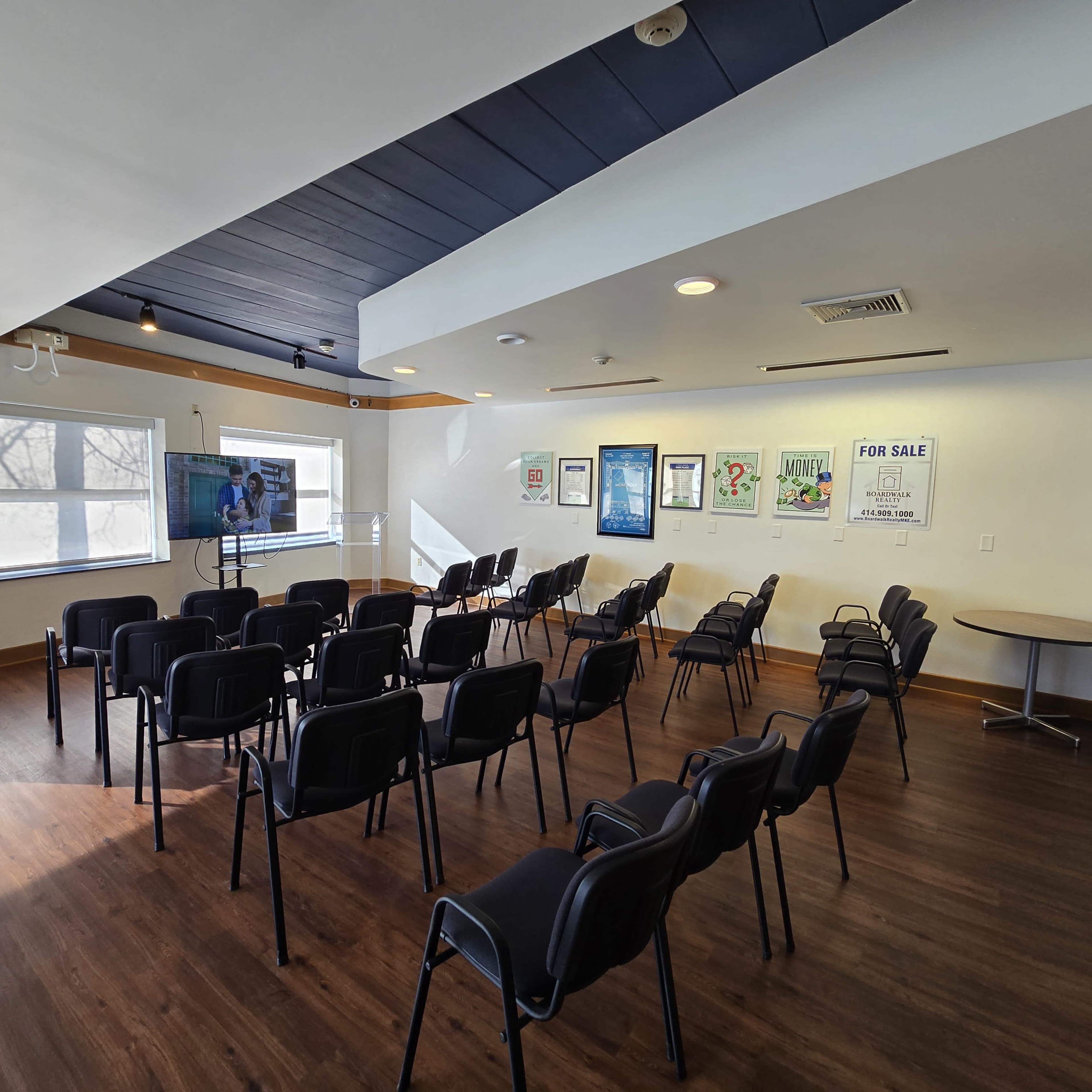 Intimate Meeting Space - Seating for 30 Image in West Allis, West Allis, WI