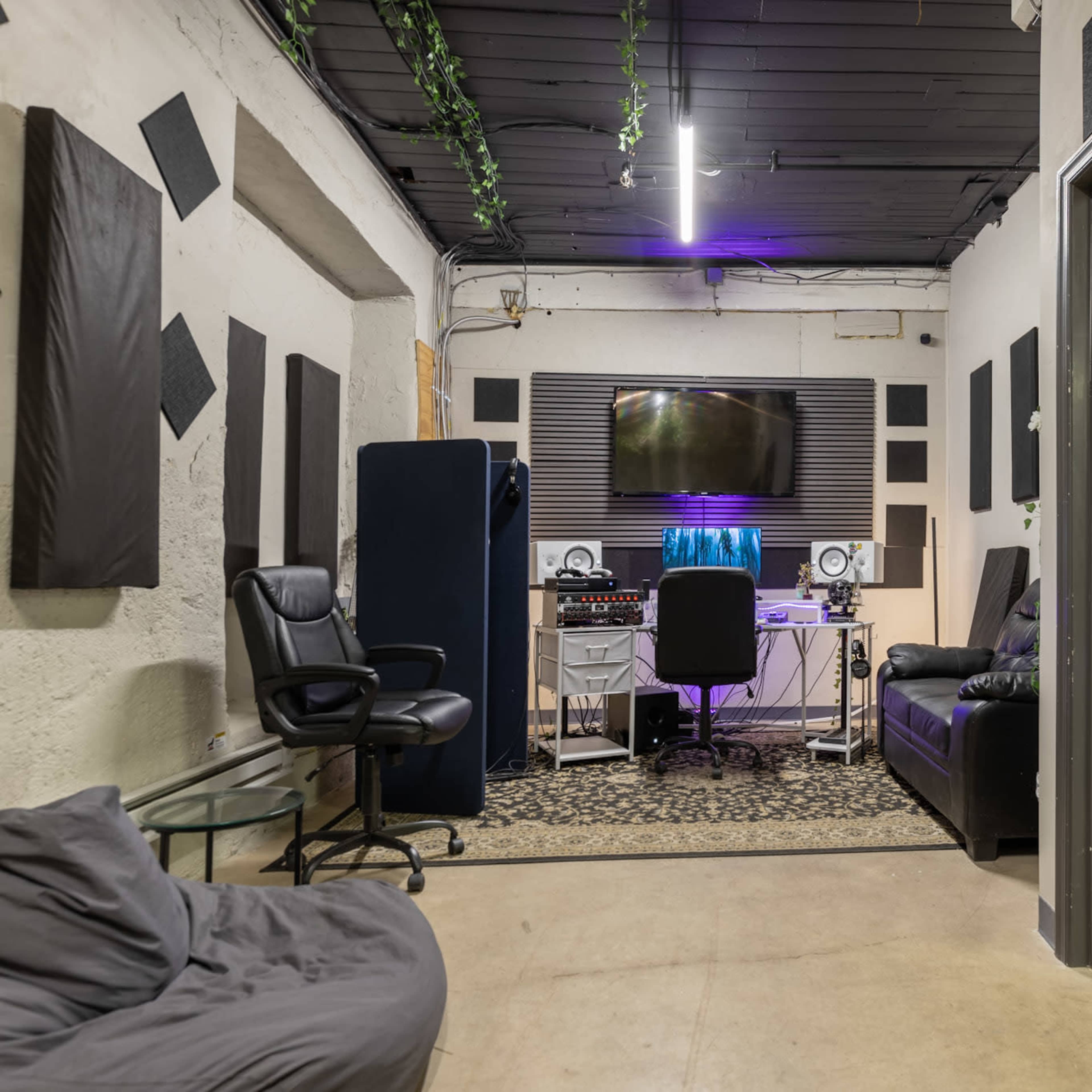 Hampden Creative Event Space With Recording Studio Image in Woodberry, Baltimore, MD