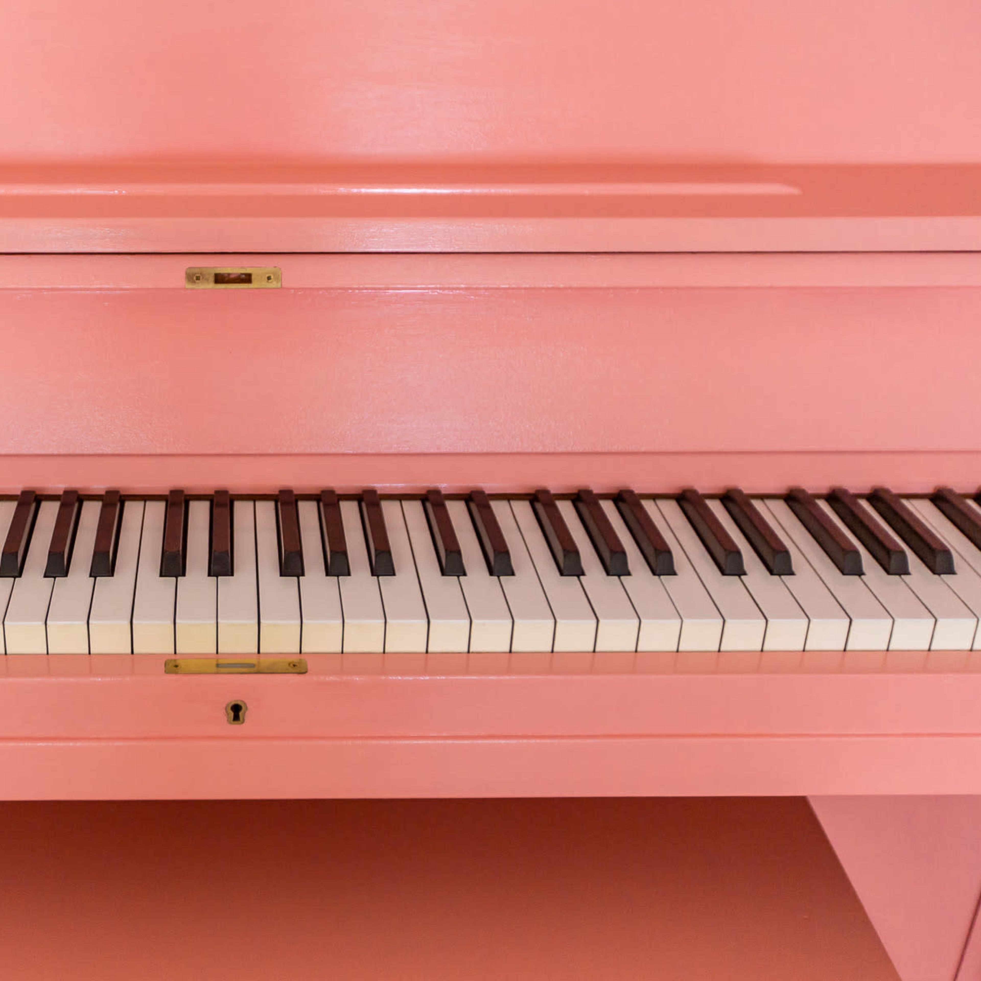 Colorful and Creative Designer's Home with Pink Piano Image in Citrus Grove, Glendale, CA