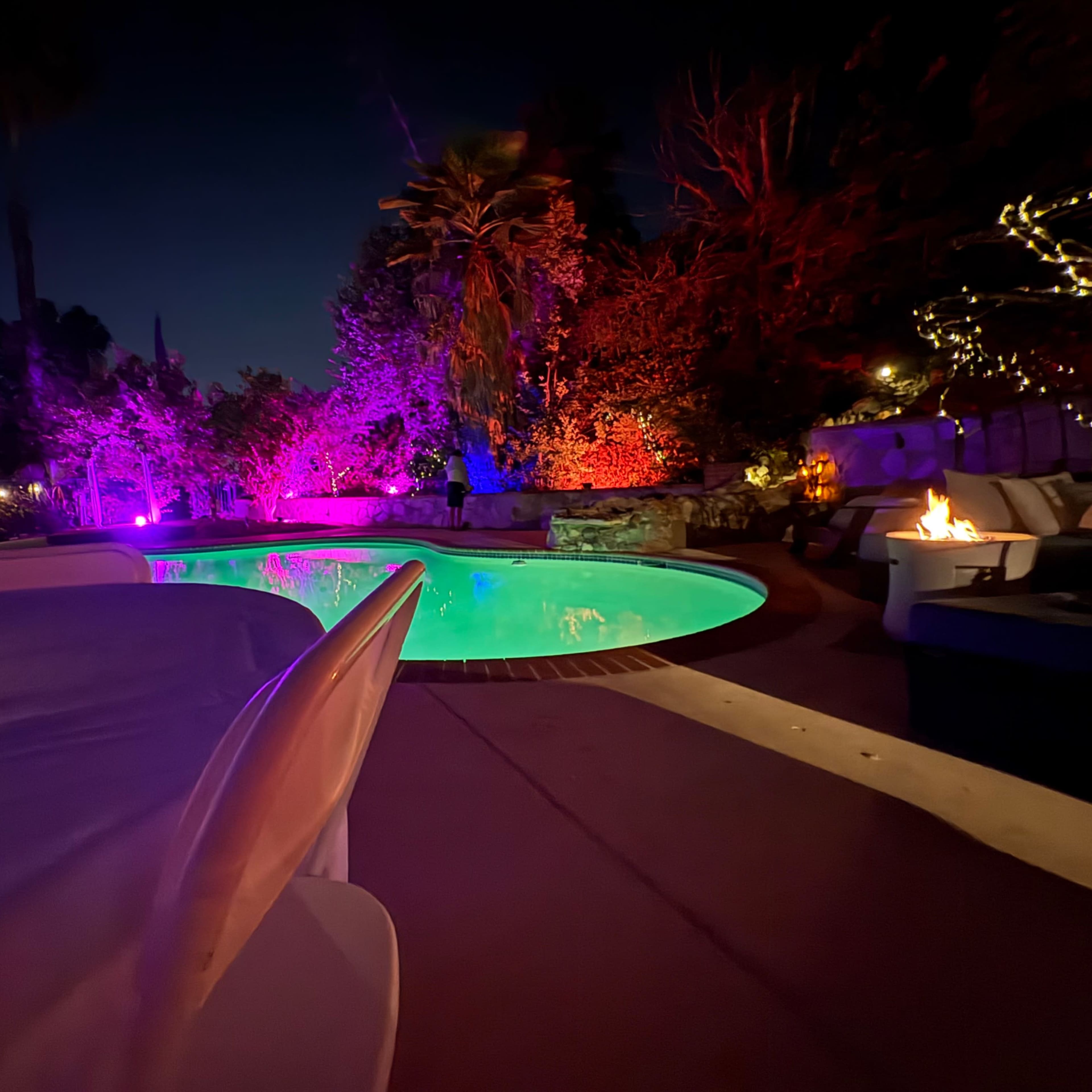 The Violet Lounge Image in Woodland Hills, Los Angeles, CA
