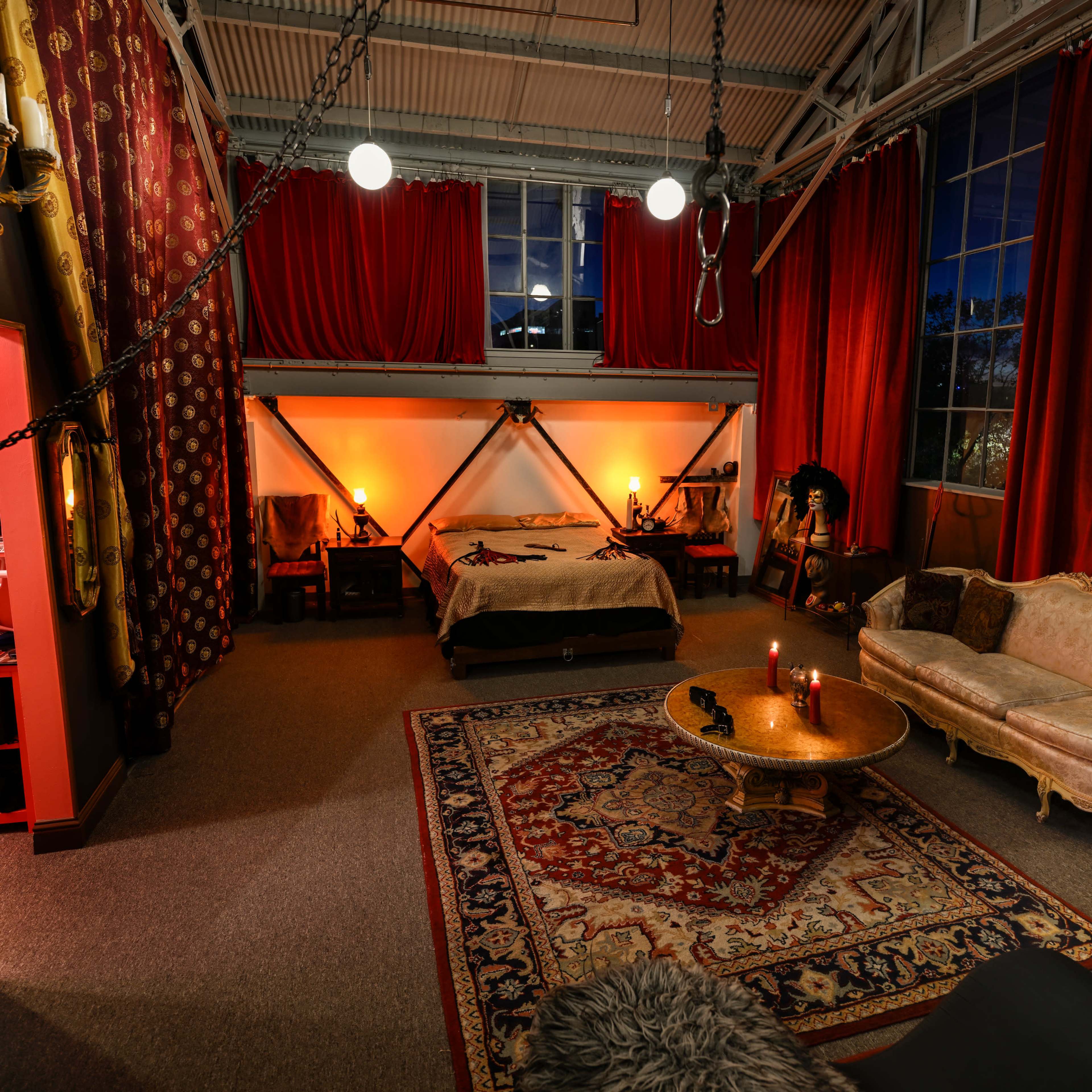 Vintage Luxury Boudoir studio with panoramic windows and multiple sets Image in Emeryville, Emeryville, CA