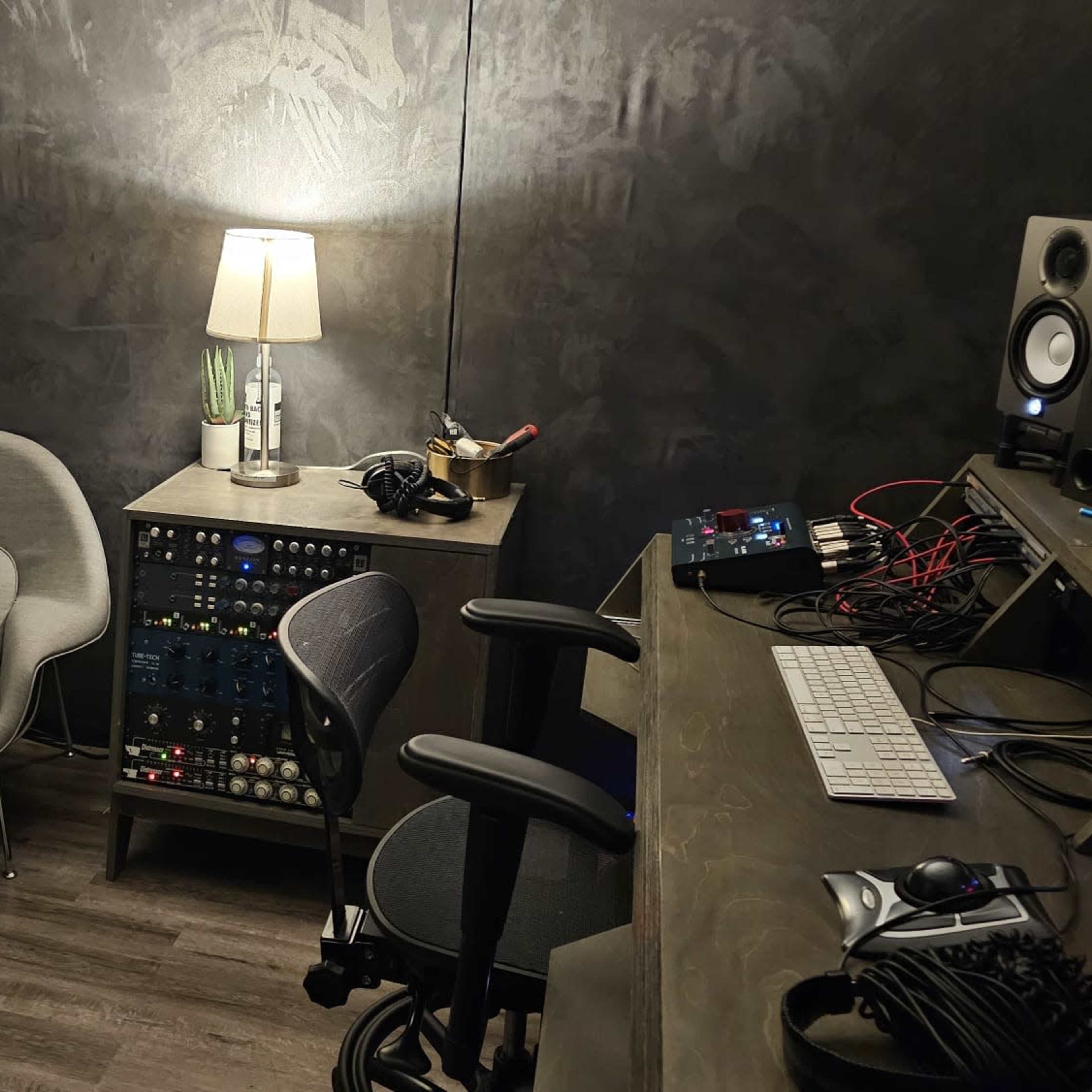 Cozy & Secure Recording Studio in North Hollywood Image in Toluca Lake, Los Angeles, CA