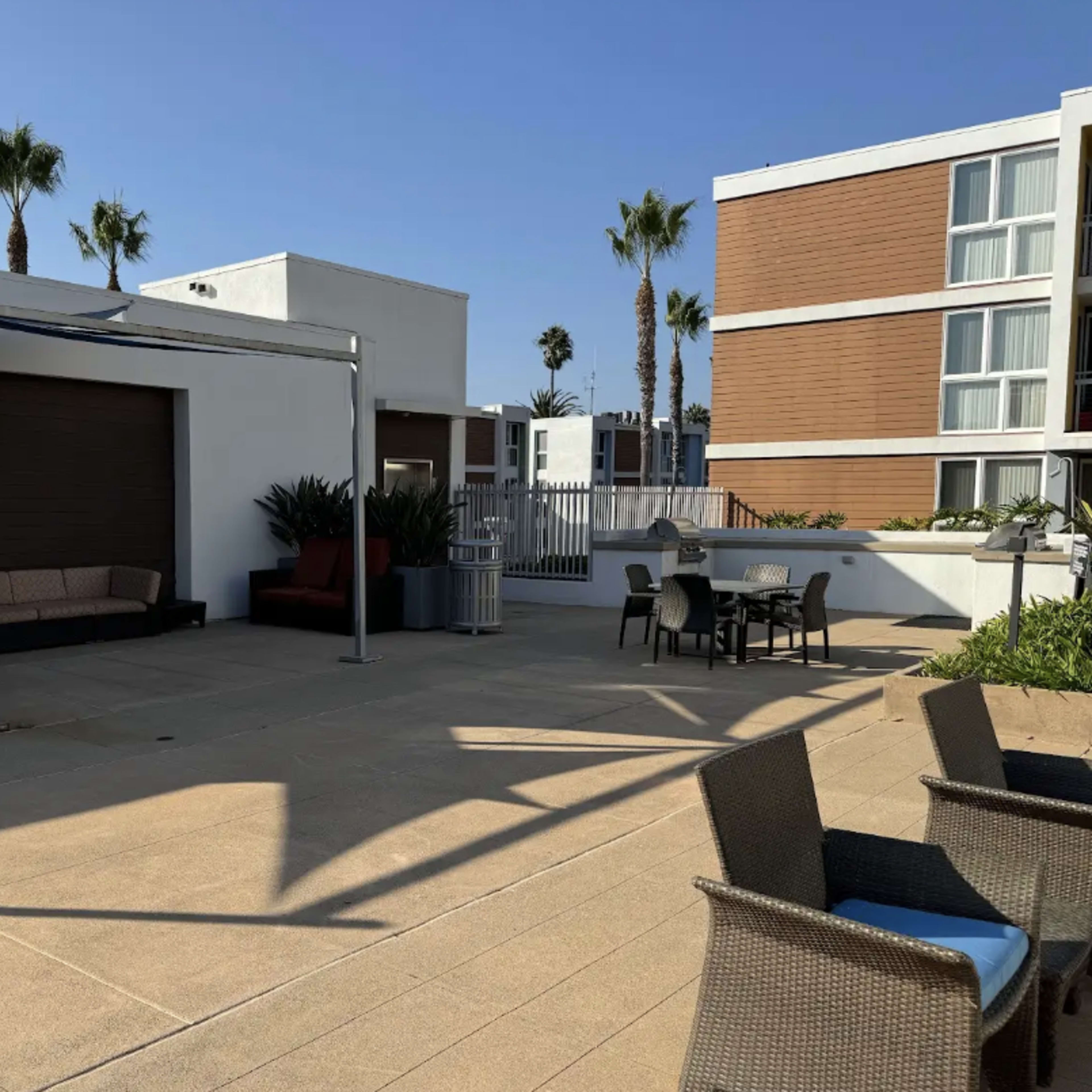 Courtyard Lounge with a Sea Breeze Image in Marina del Rey, Marina del Rey, CA