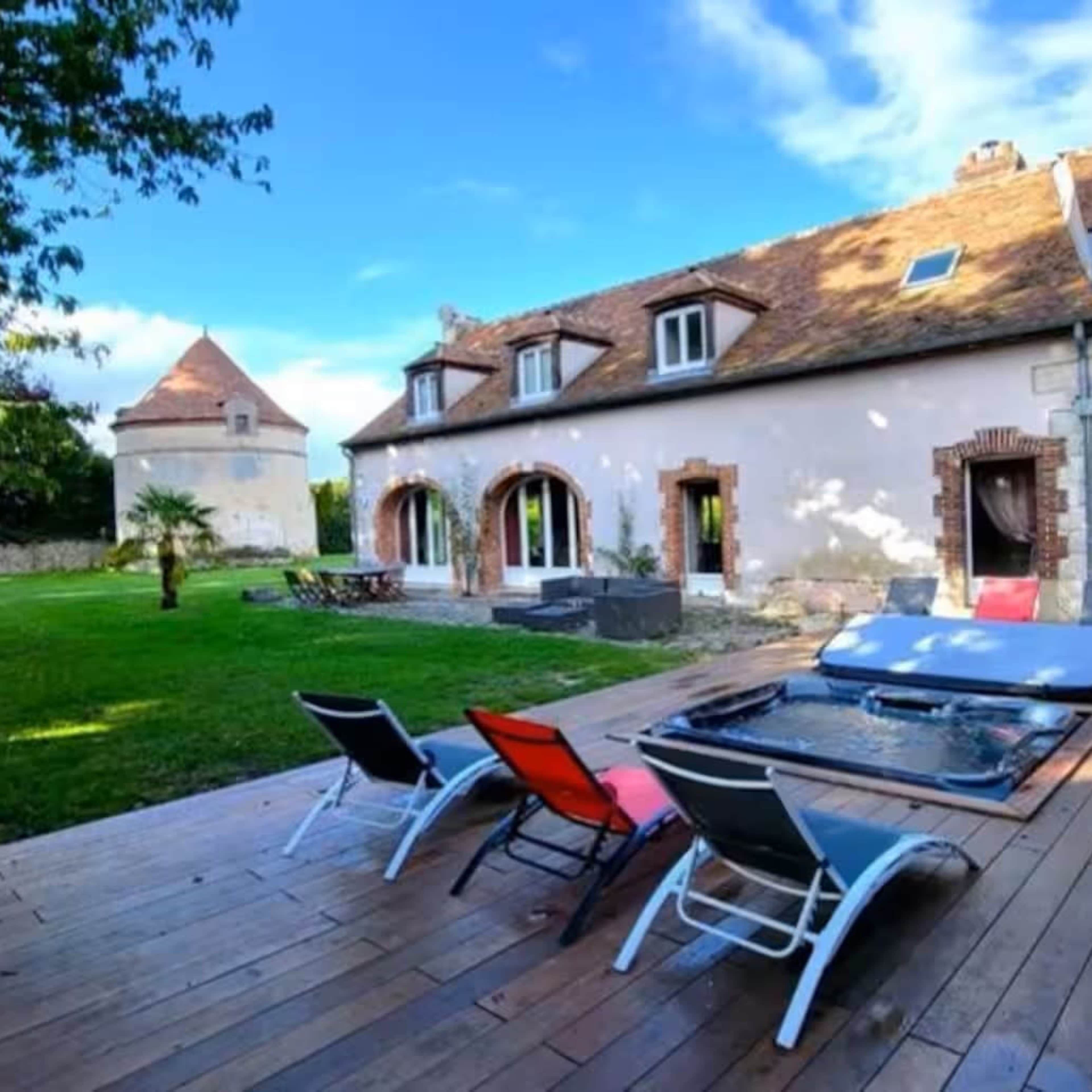 Ancien bâtiment historique restauré avec charme et jacuzzi, vue sur château Image dans Bailleau-l'Évêque, Bailleau-l'Évêque, Centre-Val de Loire