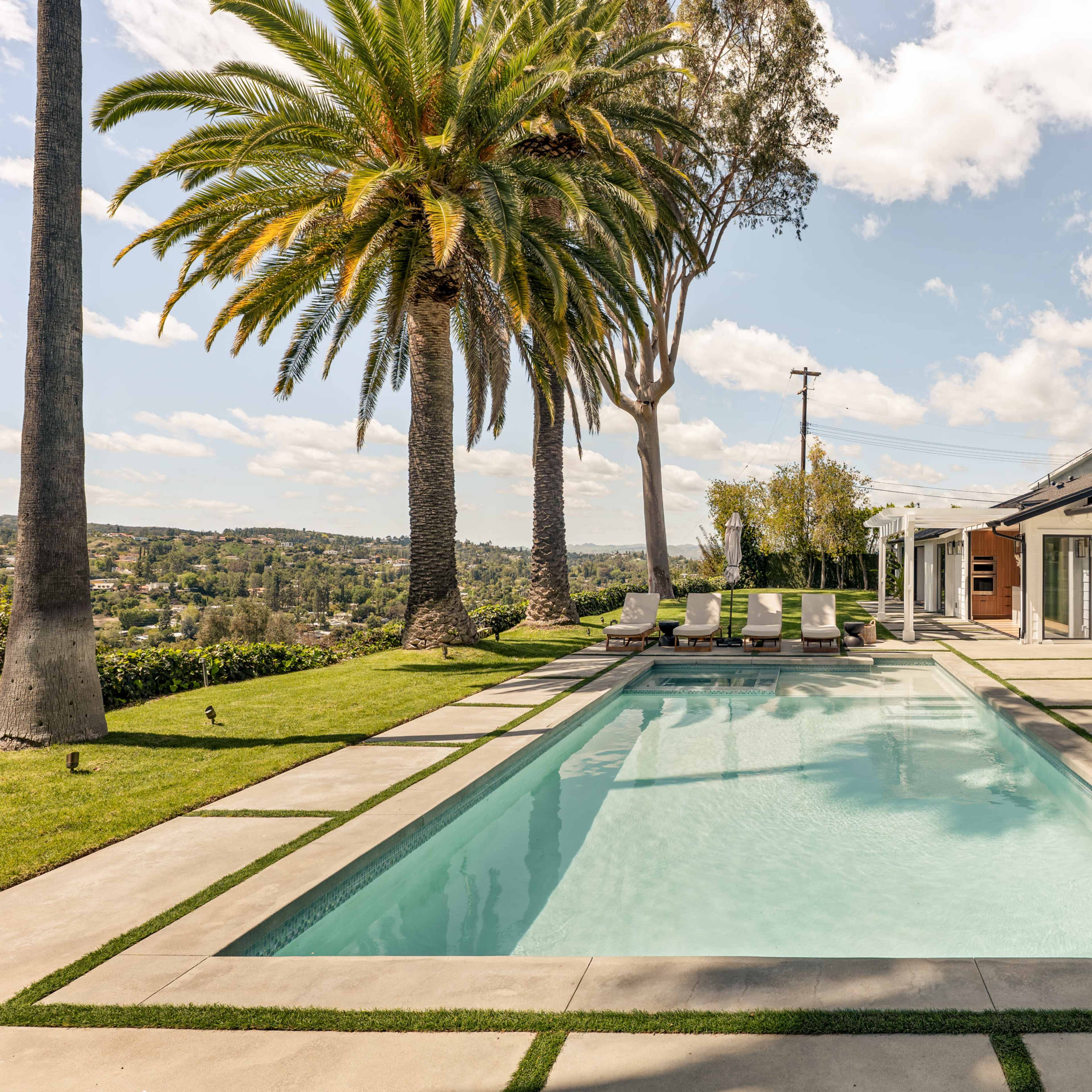 Spacious & Luxurious Modern Home With Amazing Views Image in Tarzana, Los Angeles, CA