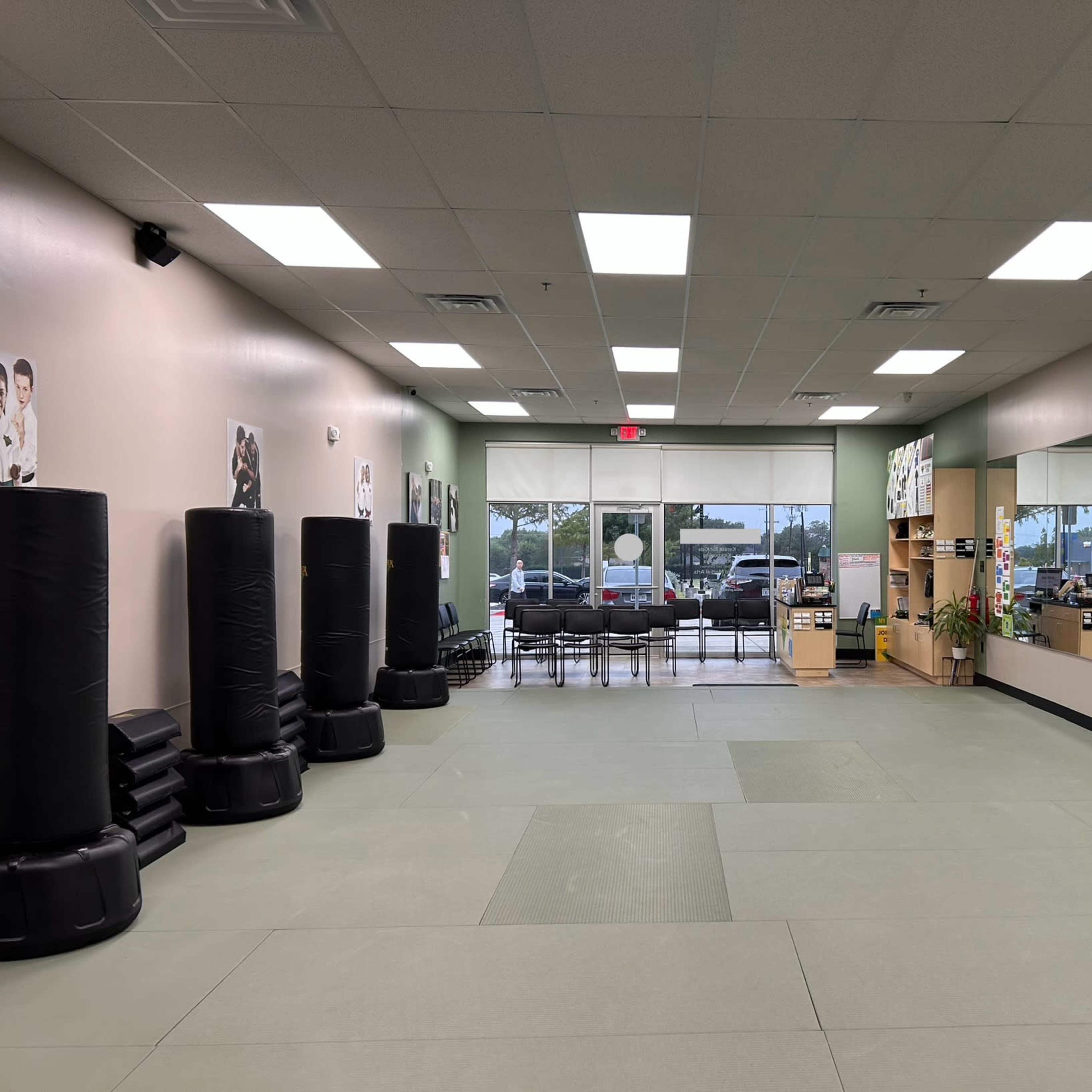 Centrally located Yoga/Pilates/Meditation/Kickboxing studio with mats Image in Addison, Addison, TX