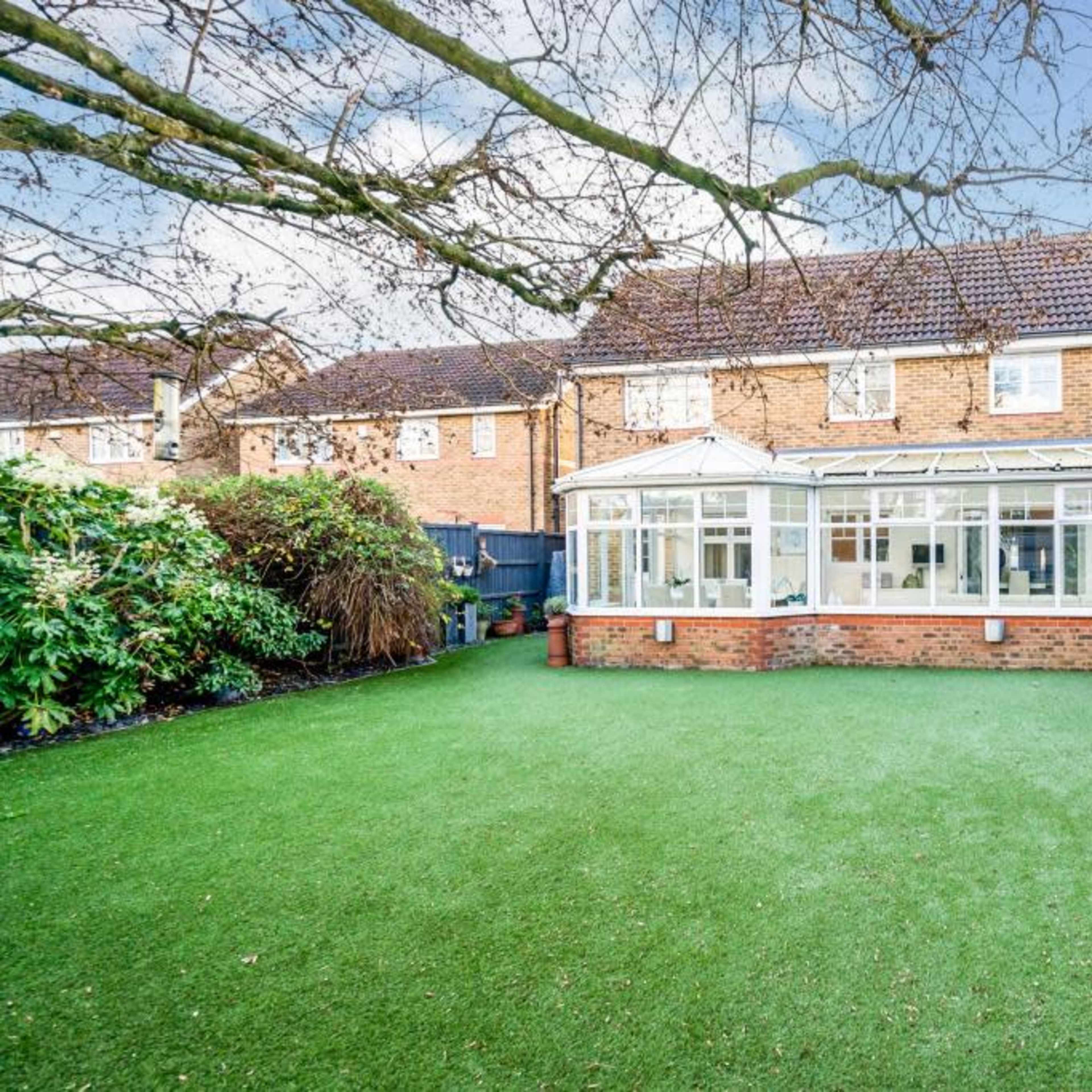 Nice Urban Home with Lush Green Views Image in Chessington, Chessington, England