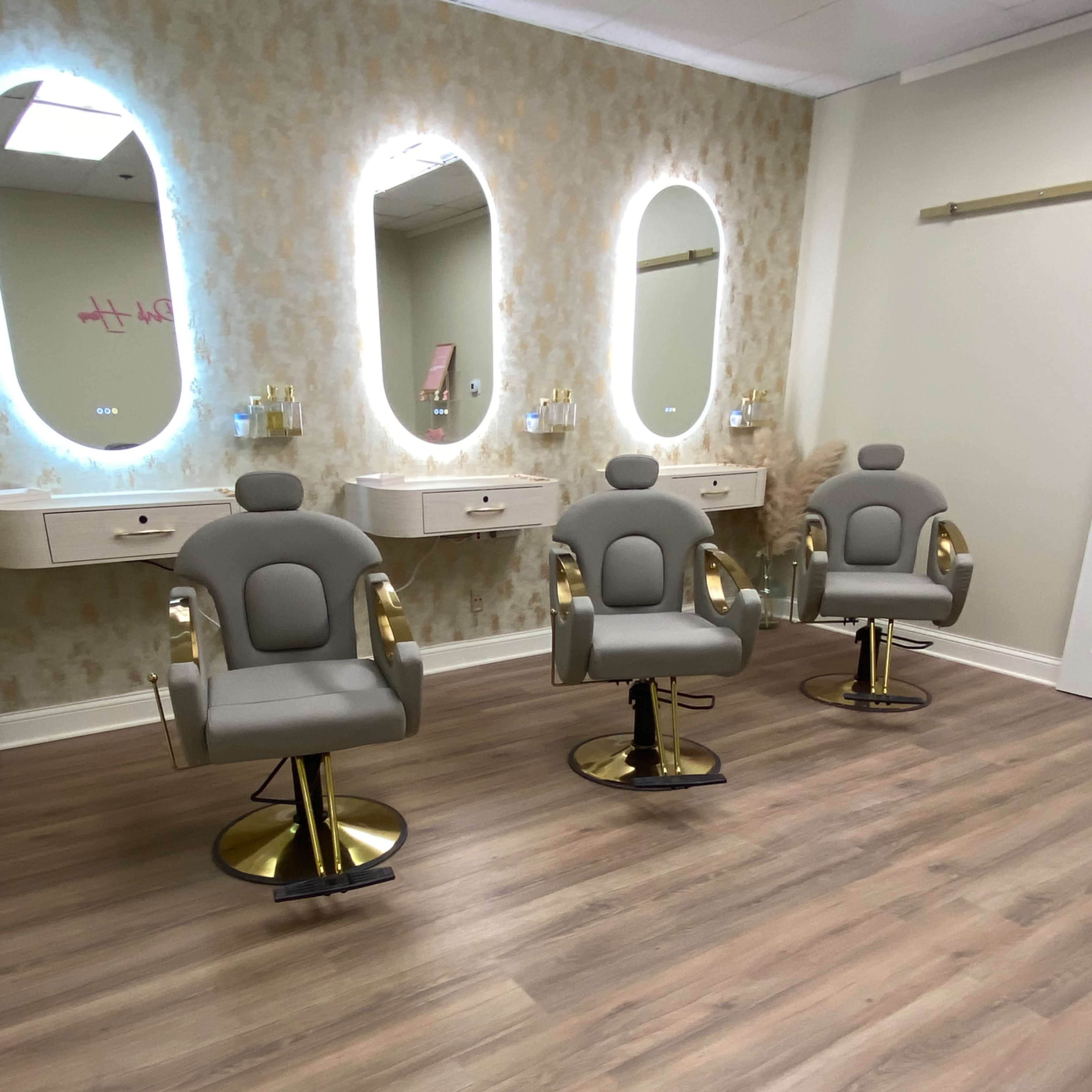 Warming & Intimate Golden Studio In Central Location Image in Bremen Township, Oak Forest, IL