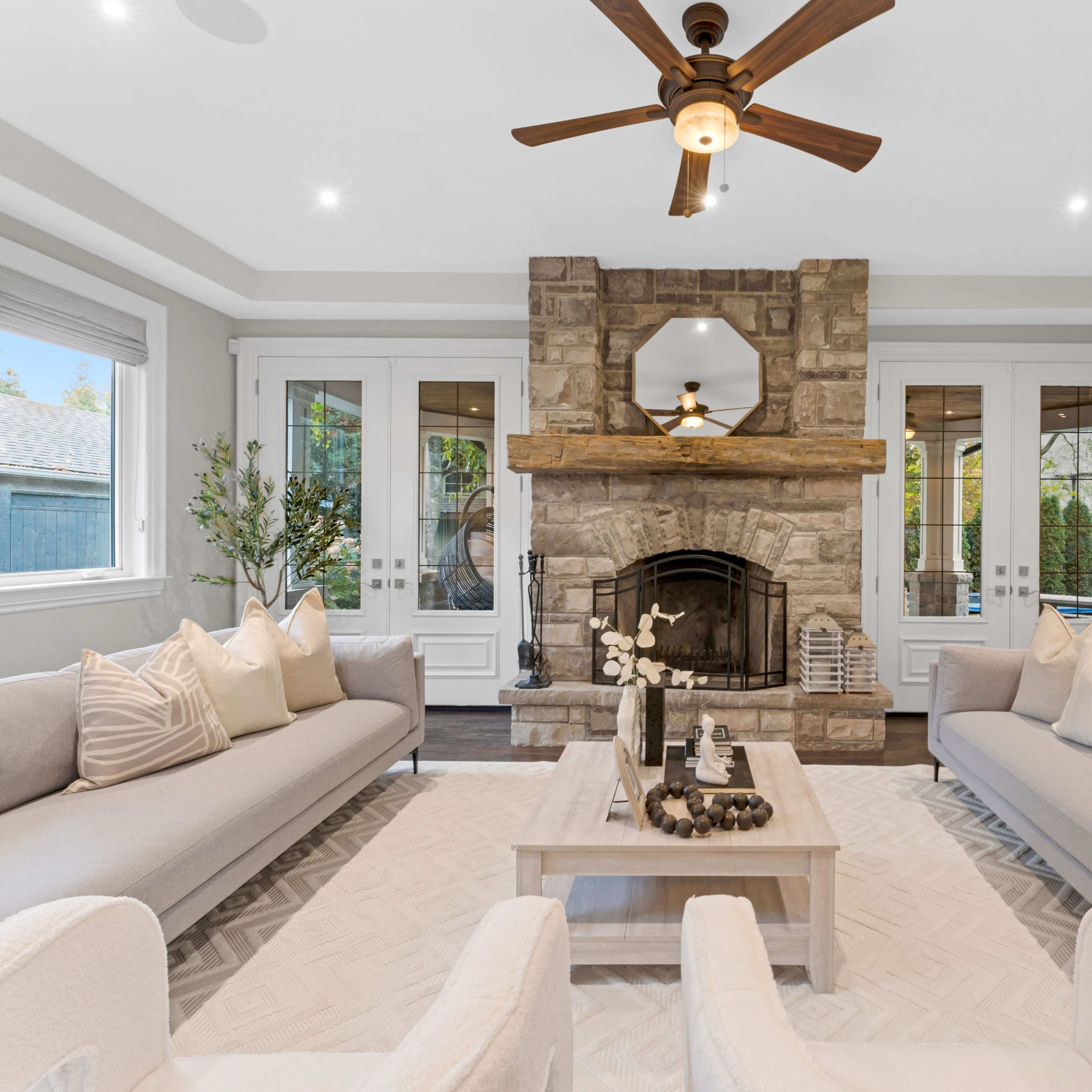 Spacious Luxury Classic Home in Oakville Image in Oakville, Oakville, ON