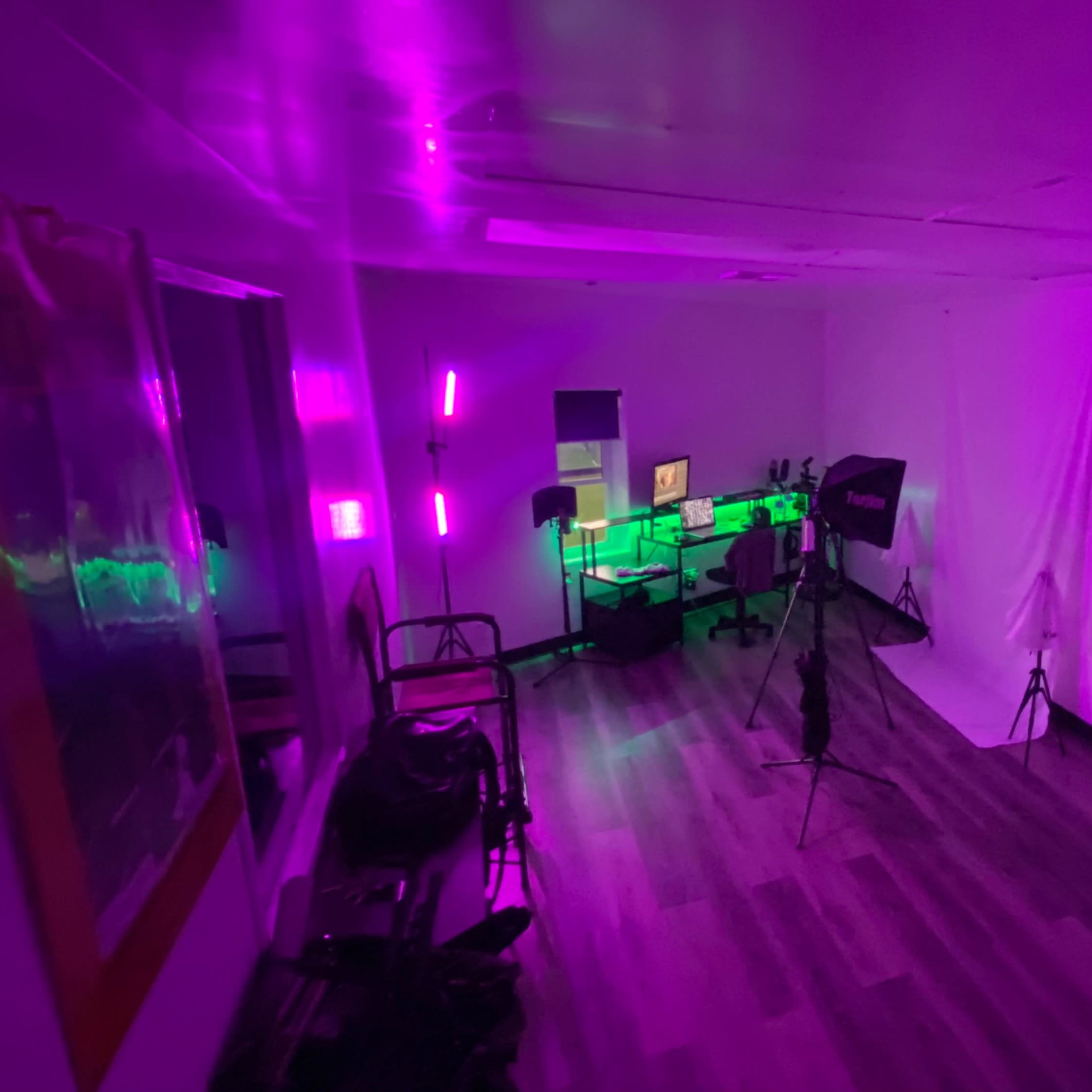 Creative Studio with Amazing facility. Image in Carvedale, San Bernardino, CA
