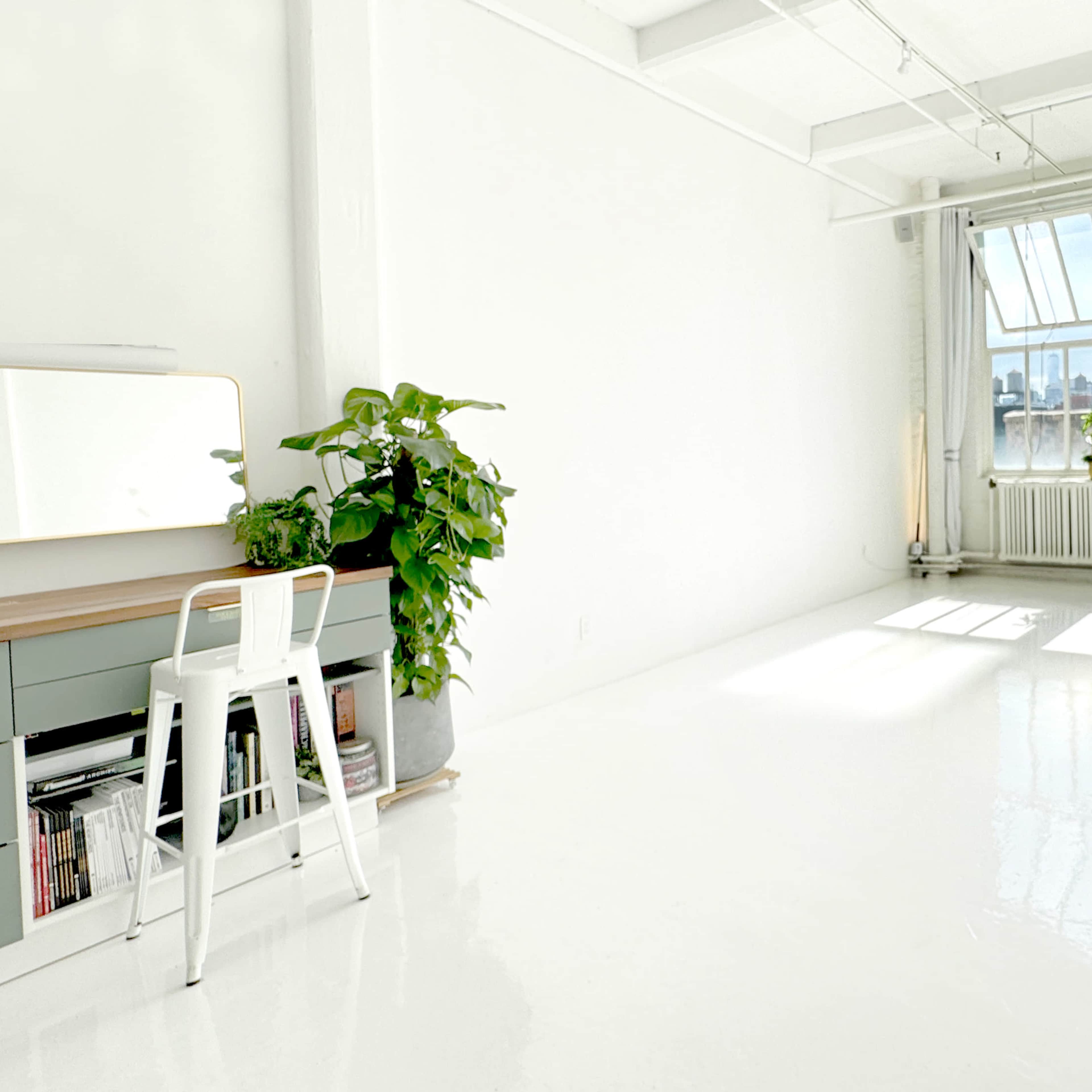 Bright Art District Loft Studio – Inspiring Space for Creative Productions, Meetings, Showcases & More Image in Midtown Manhattan, New York, NY
