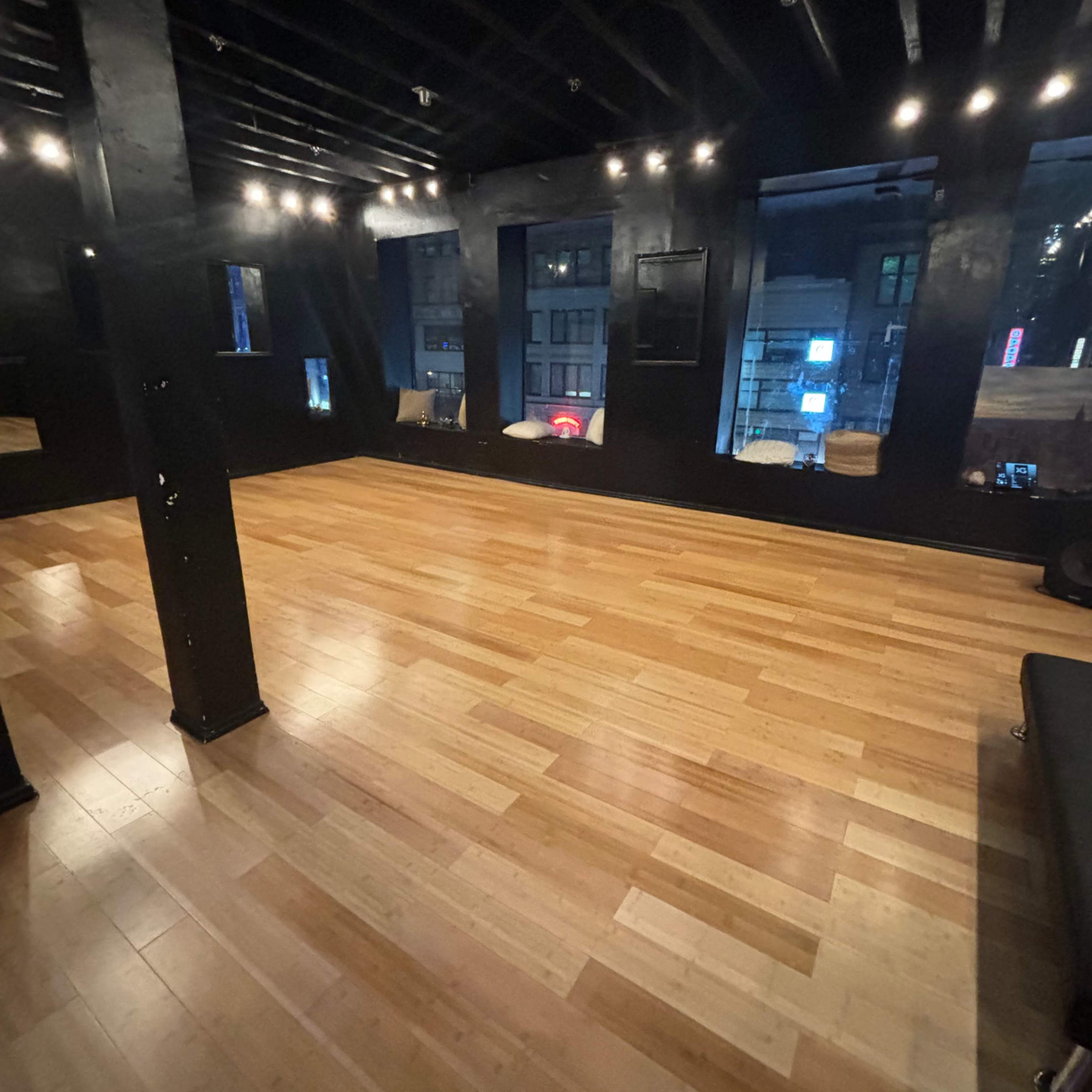 Ultimate NYC Party Spot – Stylish Studio Near Madison Square Garden Image in Midtown Manhattan, New York, NY