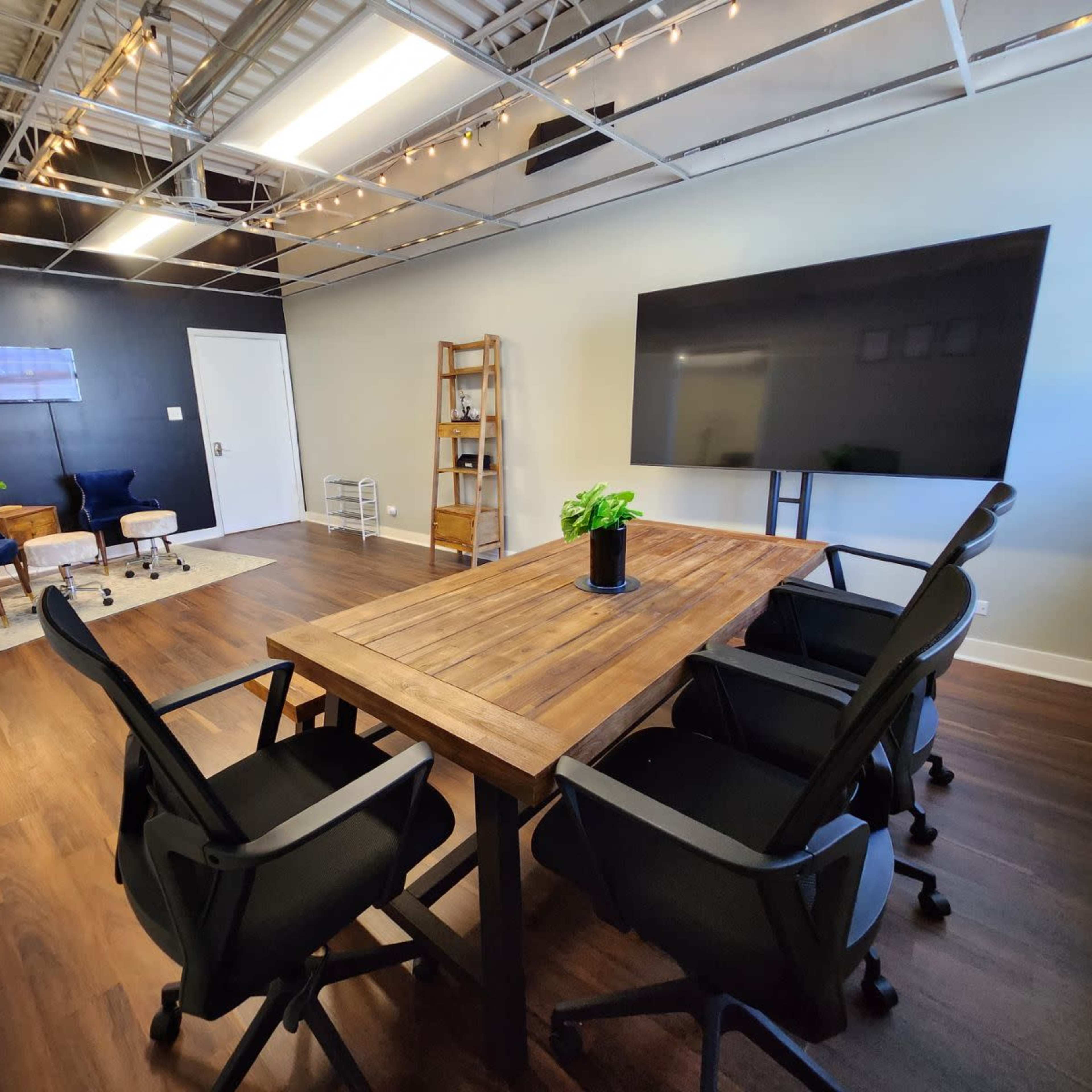 Versatile Office Suite Image in Worth Township, Oak Lawn, IL