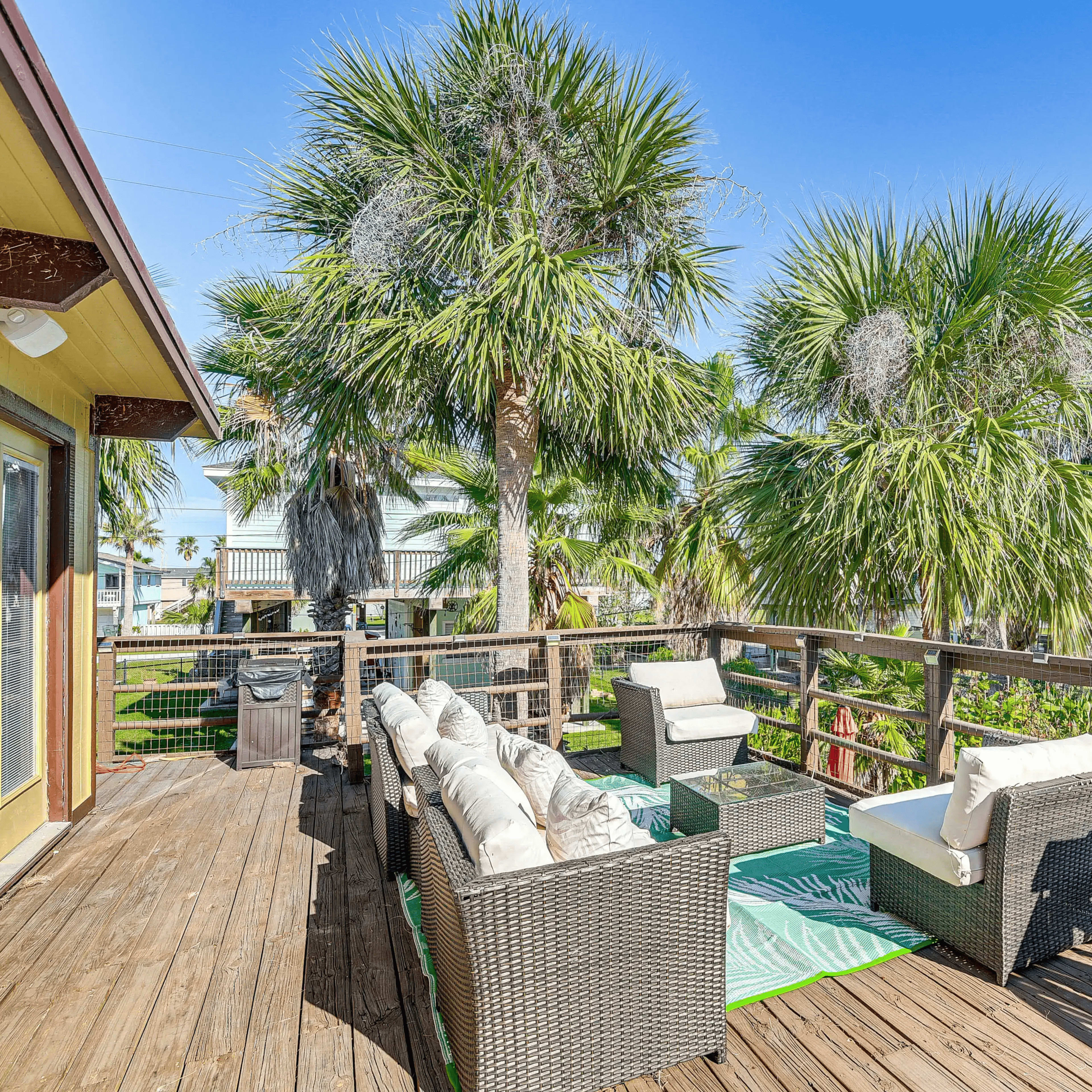 "Casa de Palmeras: Luxe Tropical Retreat with Resort-Style Vibes in Galveston" Image in Galveston, Galveston, TX
