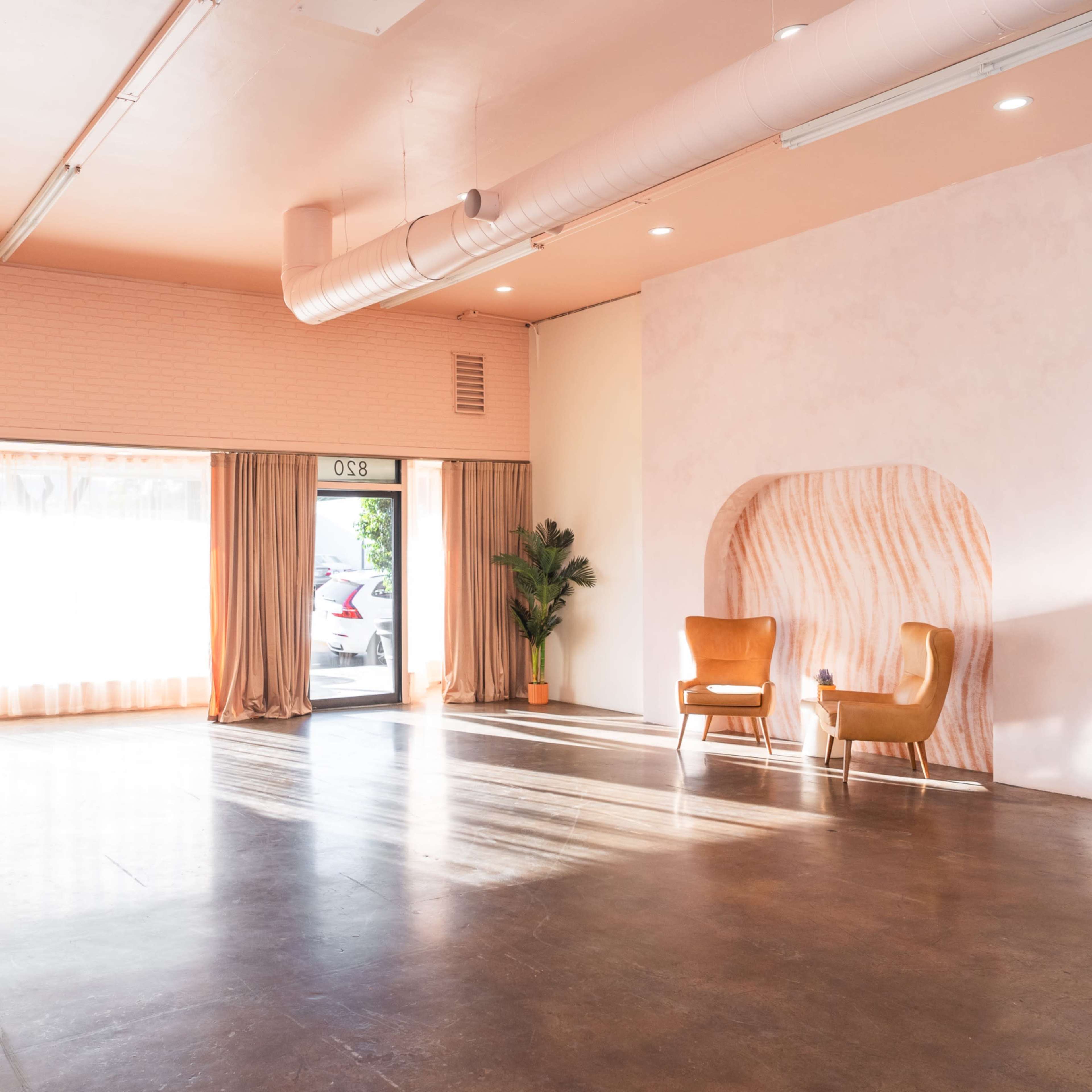 Gorgeous & Convenient Valley Storefront Studio Image in Magnolia Park, Burbank, CA