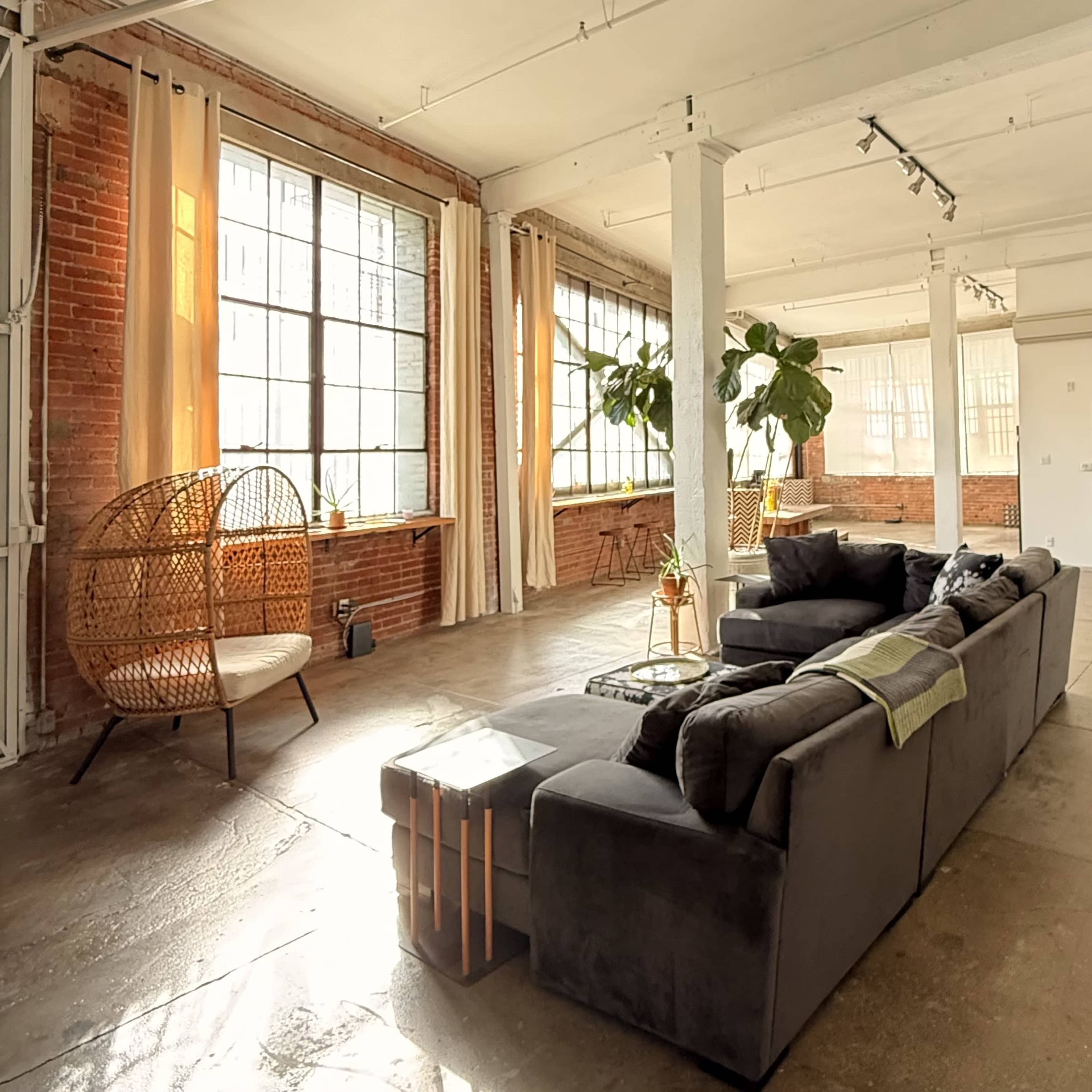 Arts/Warehouse District Loft Oasis Image in Central LA, Los Angeles, CA