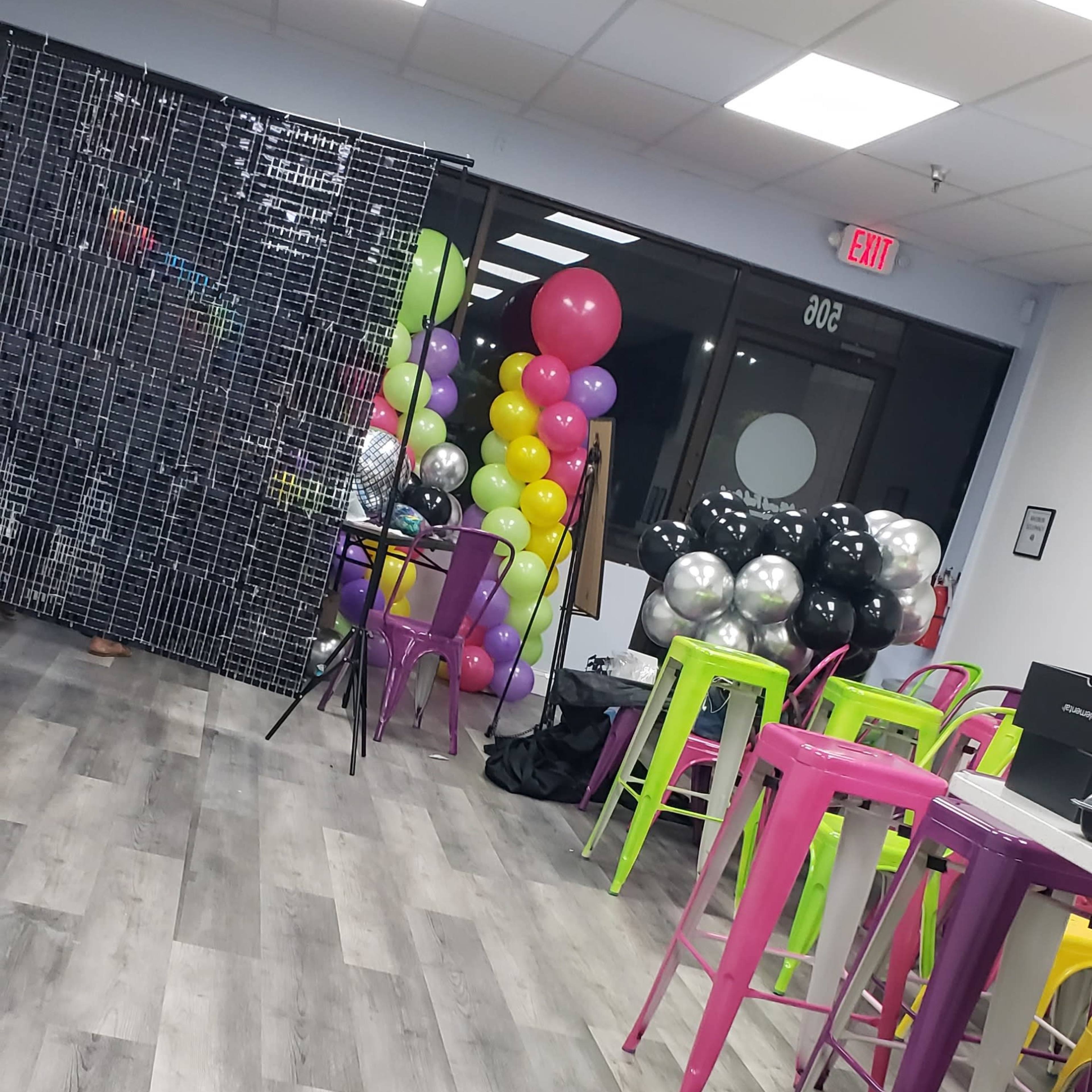 Clean Modern Smoothe Bar with Great Space Image in Ocala, Ocala, FL