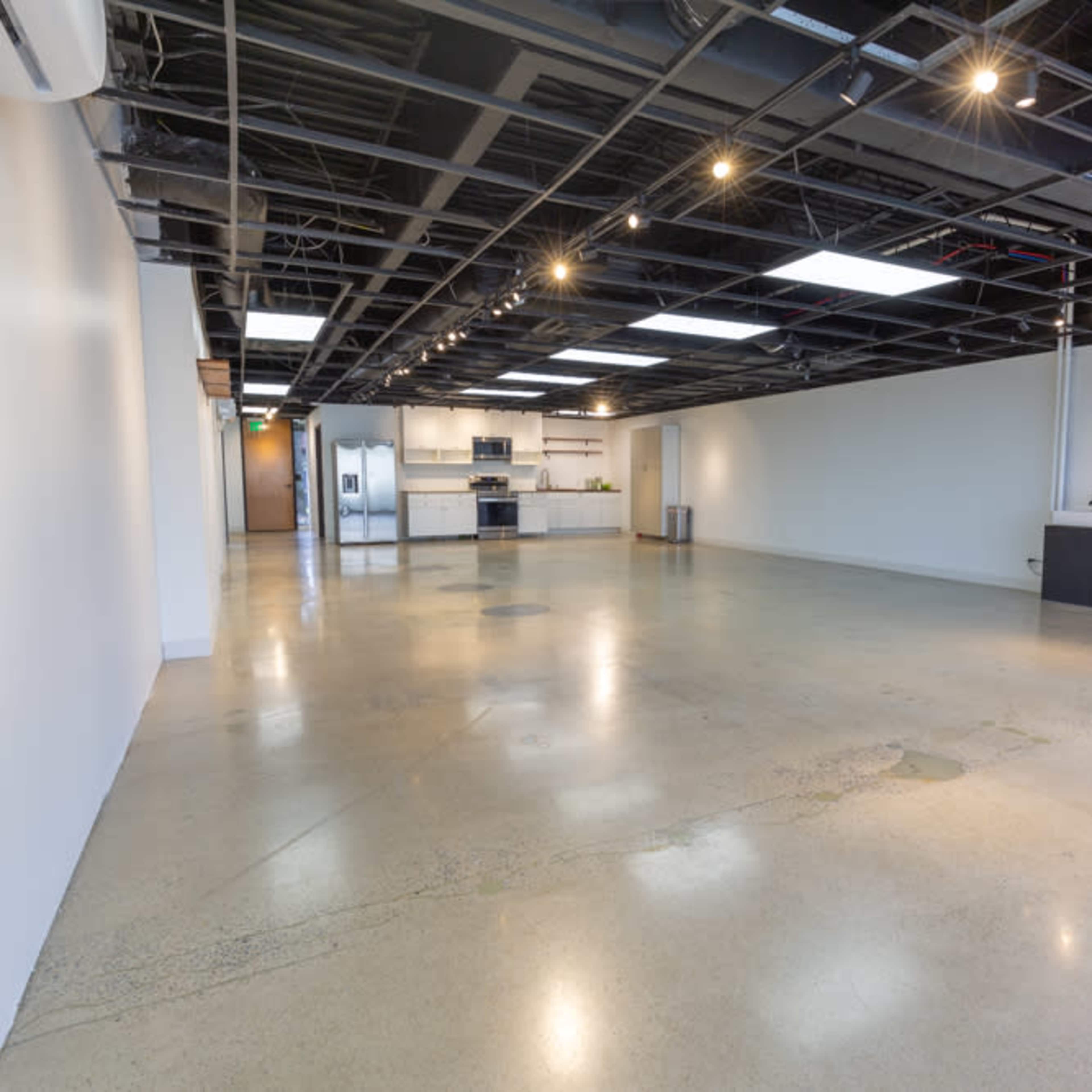 Roomy Studio near Downtown and Airport with Courtyard Image in South Nashville, Nashville, TN