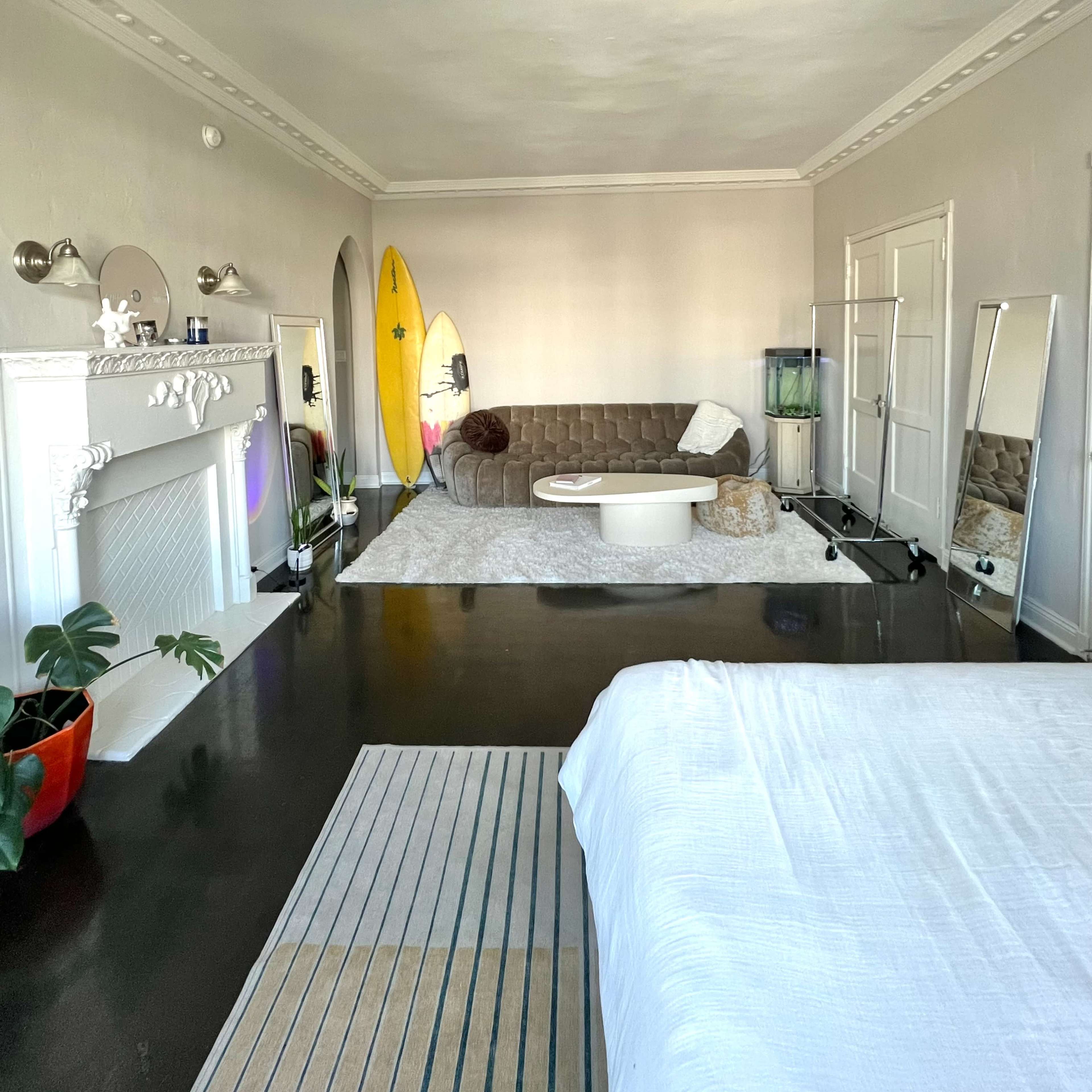 1929 Studio Apt with Unique Bathroom Image in Koreatown, Los Angeles, CA
