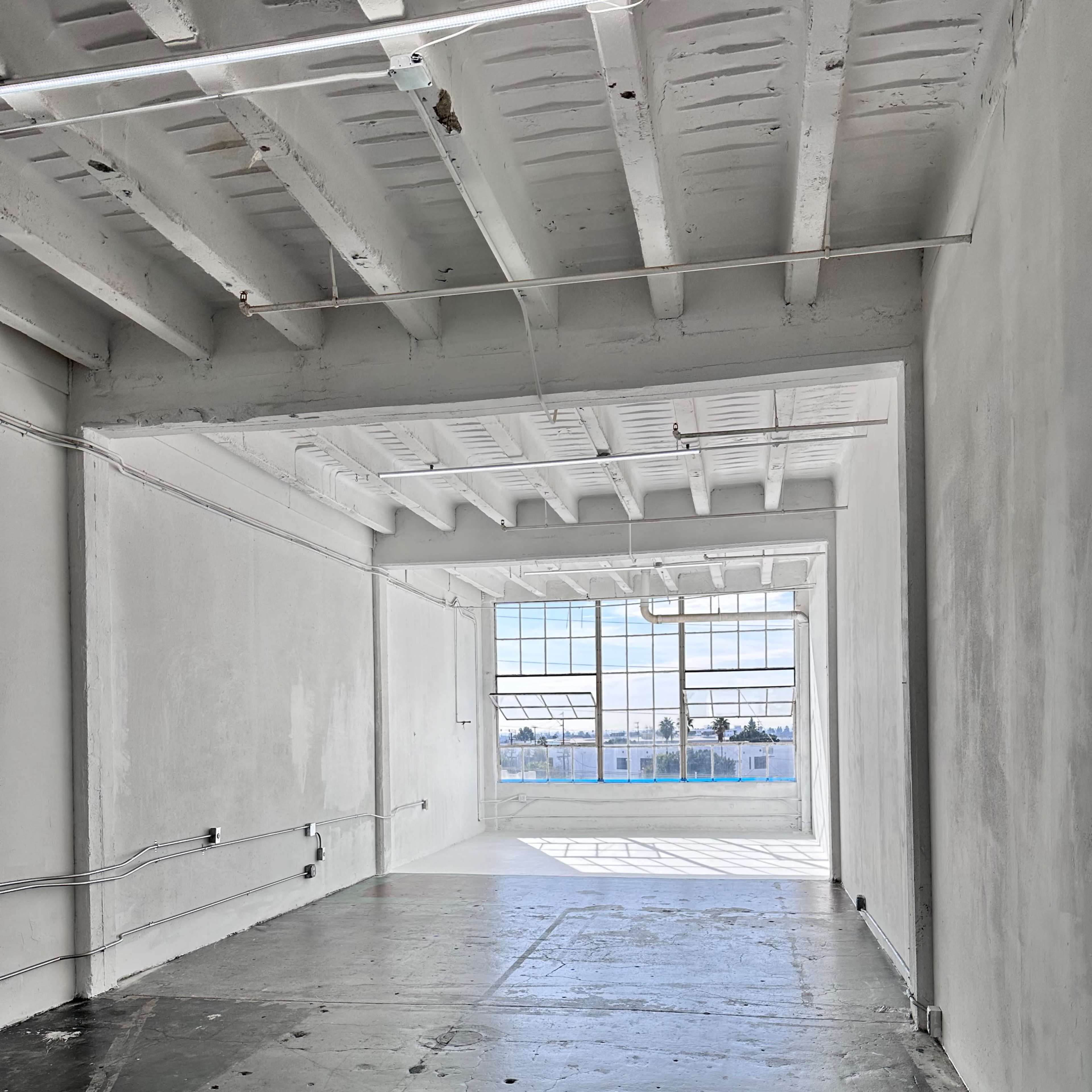 DTLA Creative Studio with incredible Natural Light - Tunnel Visual Studio Image in Central LA, Los Angeles, CA