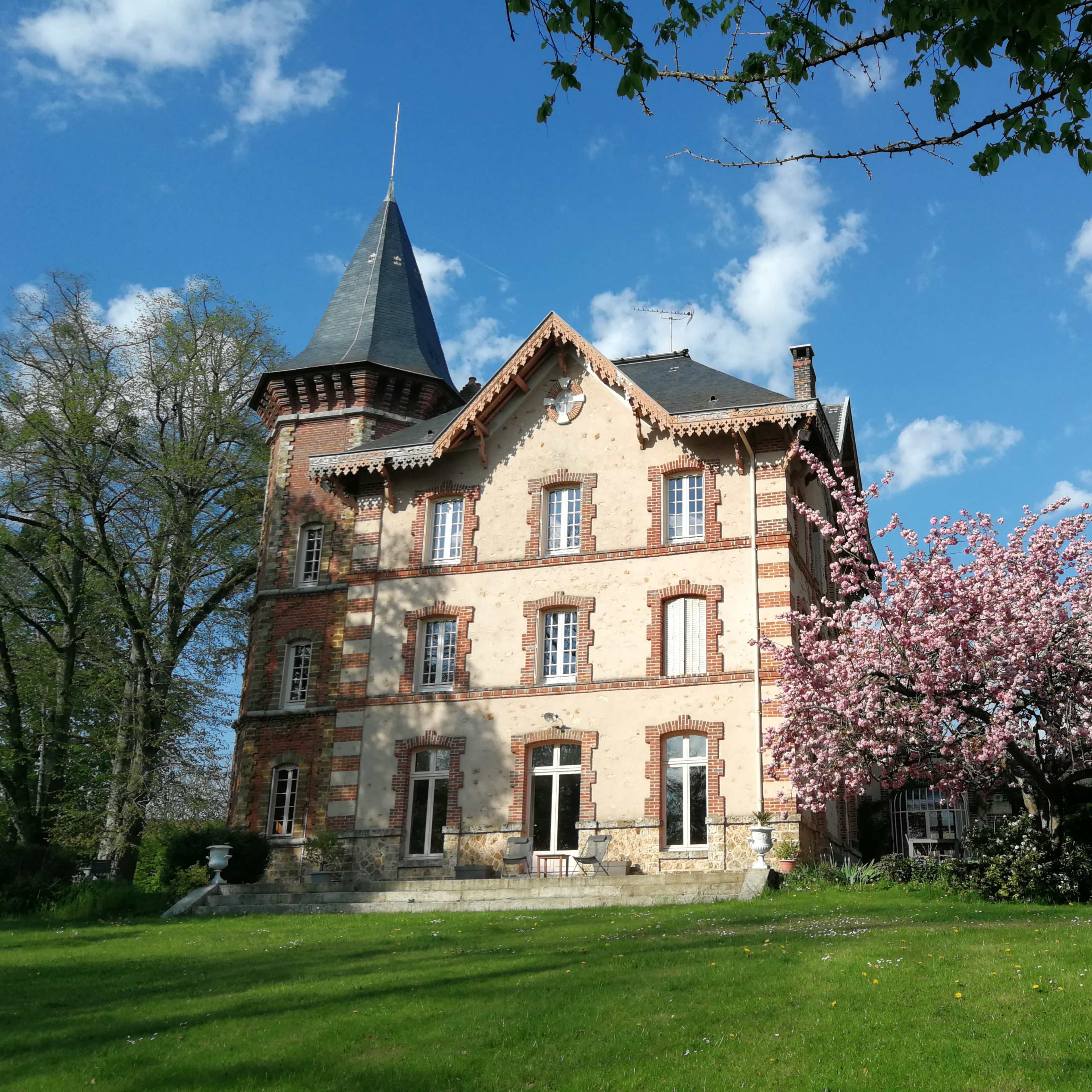 Le Manoir de la tour, dans 5 hectares de parc et de forêt Image dans Mauperthuis, Mauperthuis, Île-de-France
