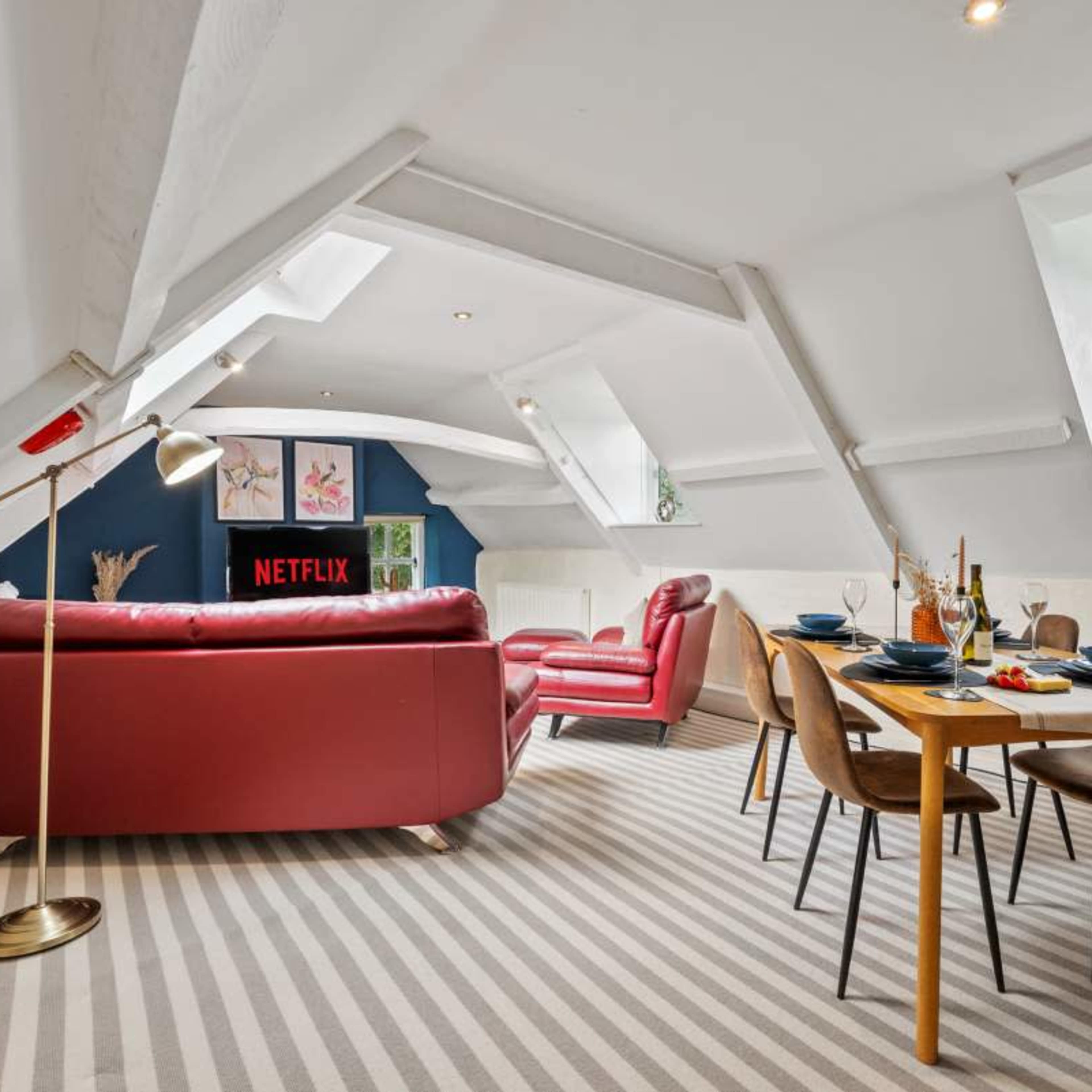 2-BR Cosy & Beautiful Loft in Cotswold w/ Parking - Norcote Loft Image in Lower Norcote, Cirencester, England