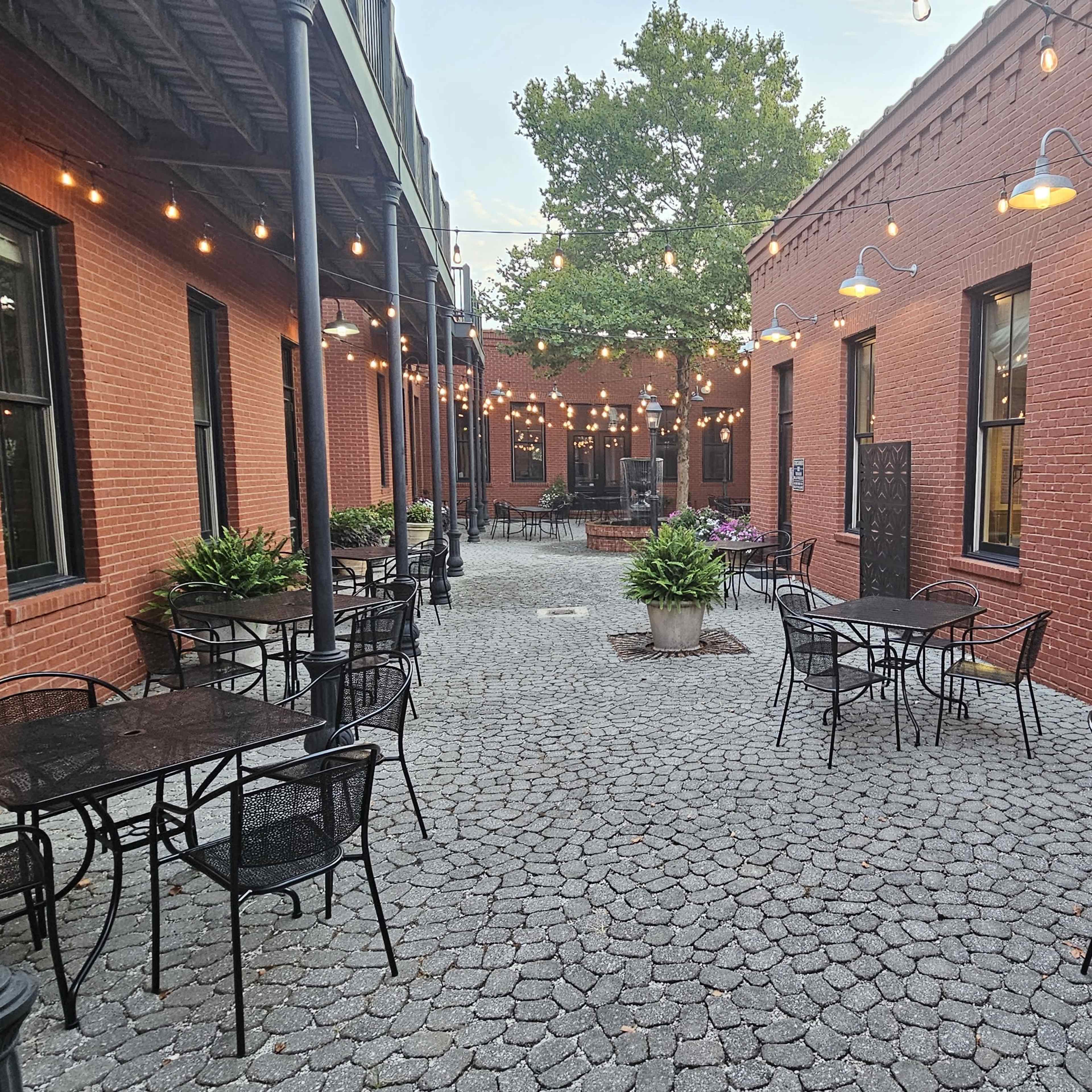 Outdoor Courtyard Space in Urbanist Community Image in New Town at St. Charles, Saint Charles, MO