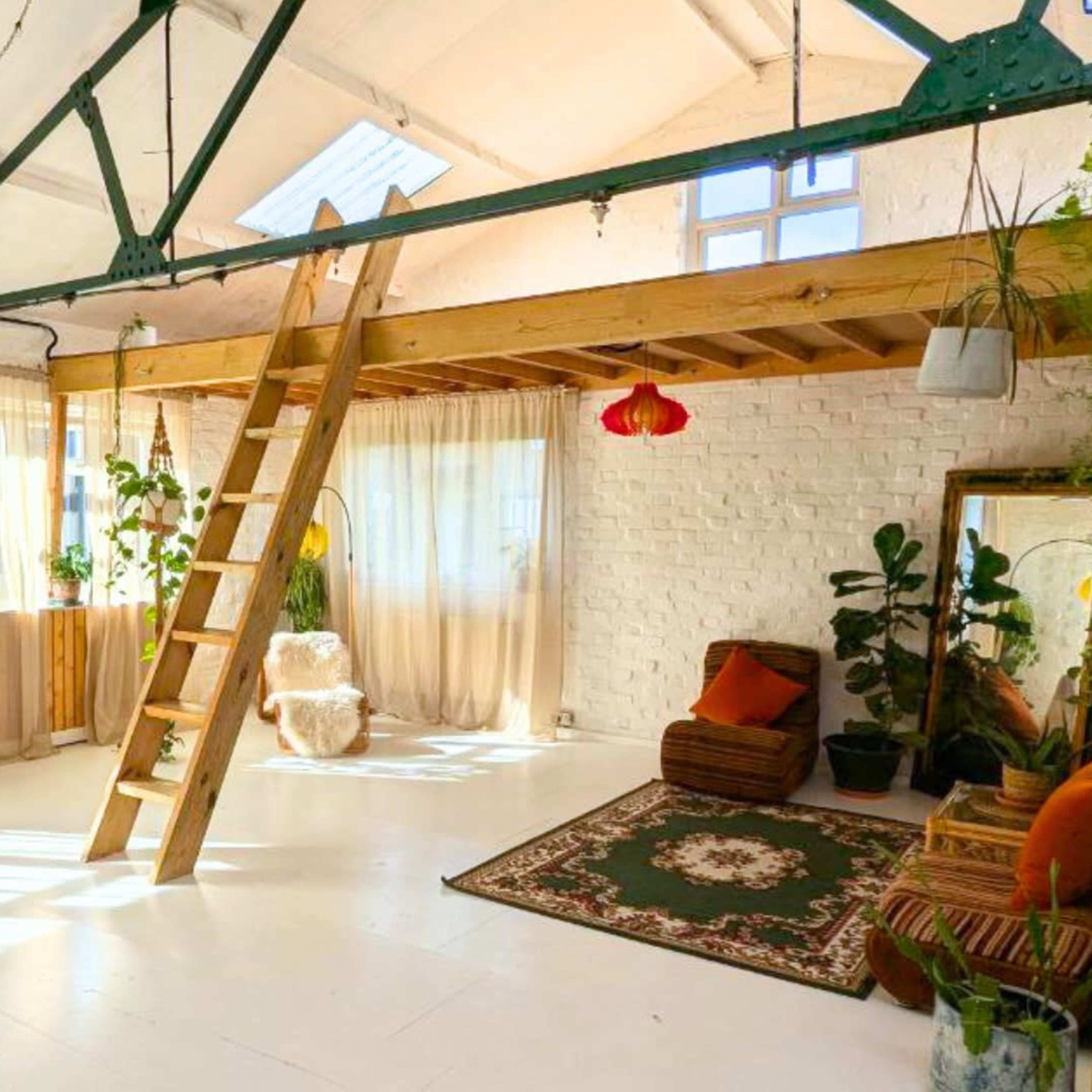 Versatile Two Story Industrial Warehouse & Photography Film Studio East London Image in Lower Clapton, London, England