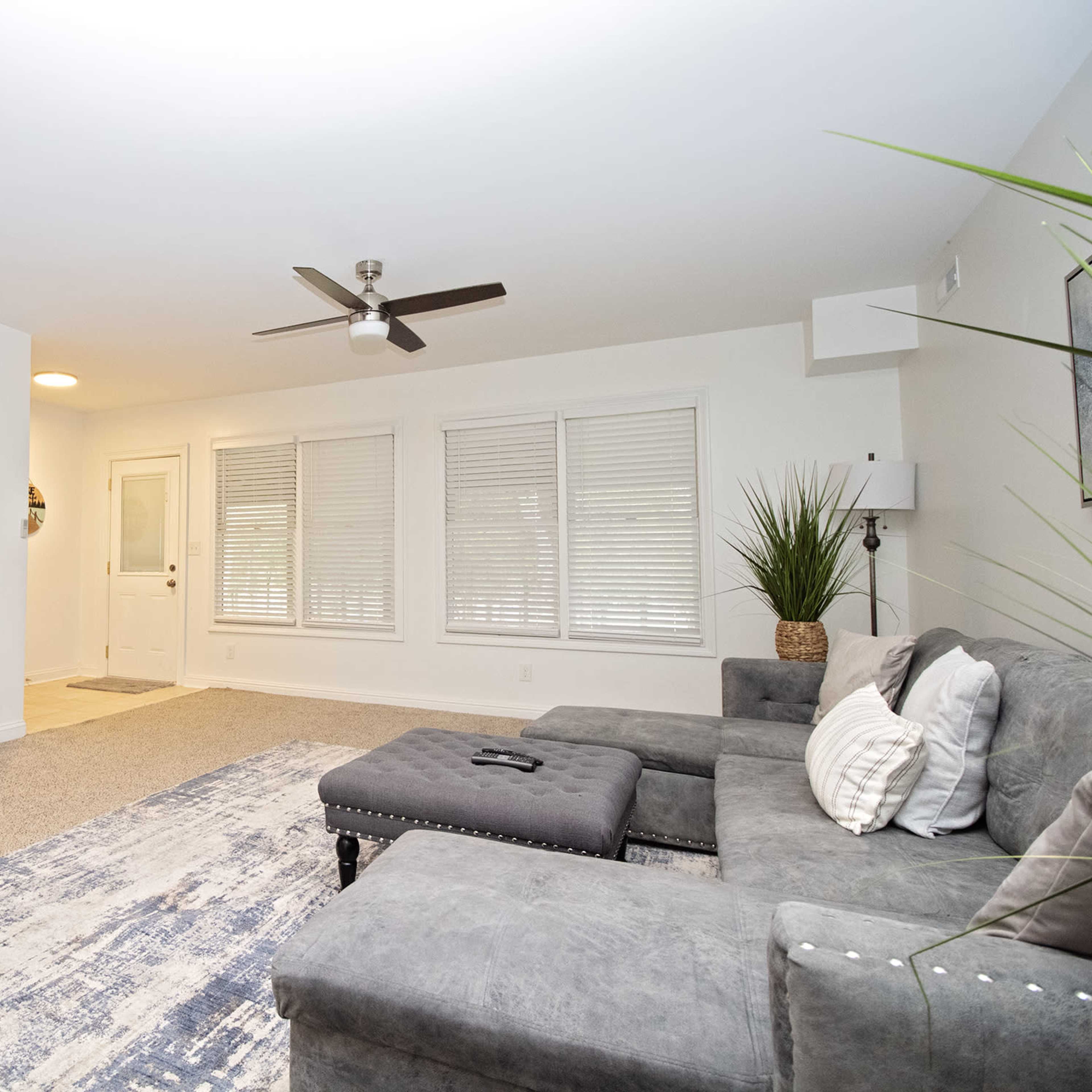 Spacious 6-Bedroom Lakeside Retreat with Stunning Views and Ample Outdoor Space Image in Hendersonville, Hendersonville, TN