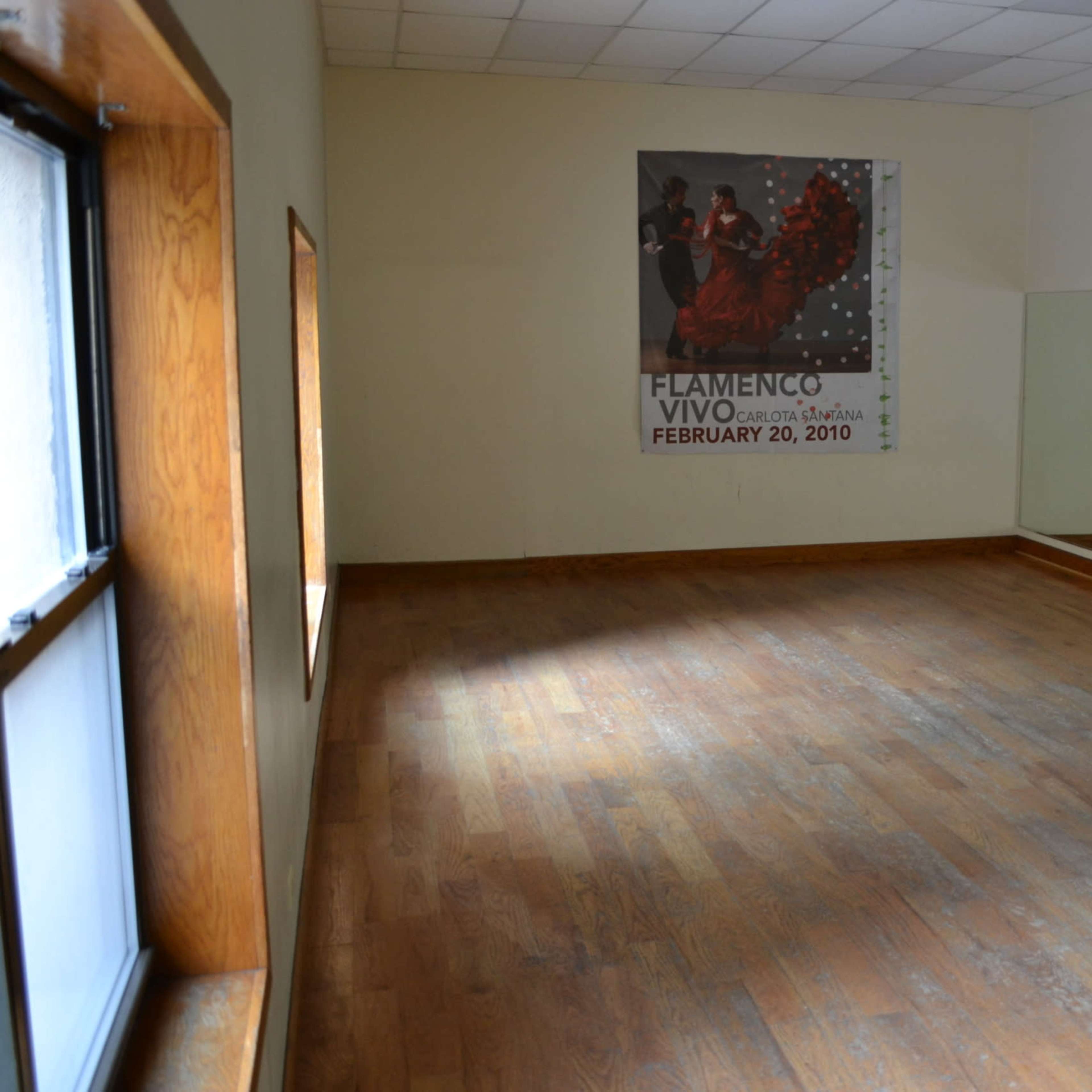 Midtown Dance Studio with Natural Lighting Image in Midtown Manhattan, New York, NY