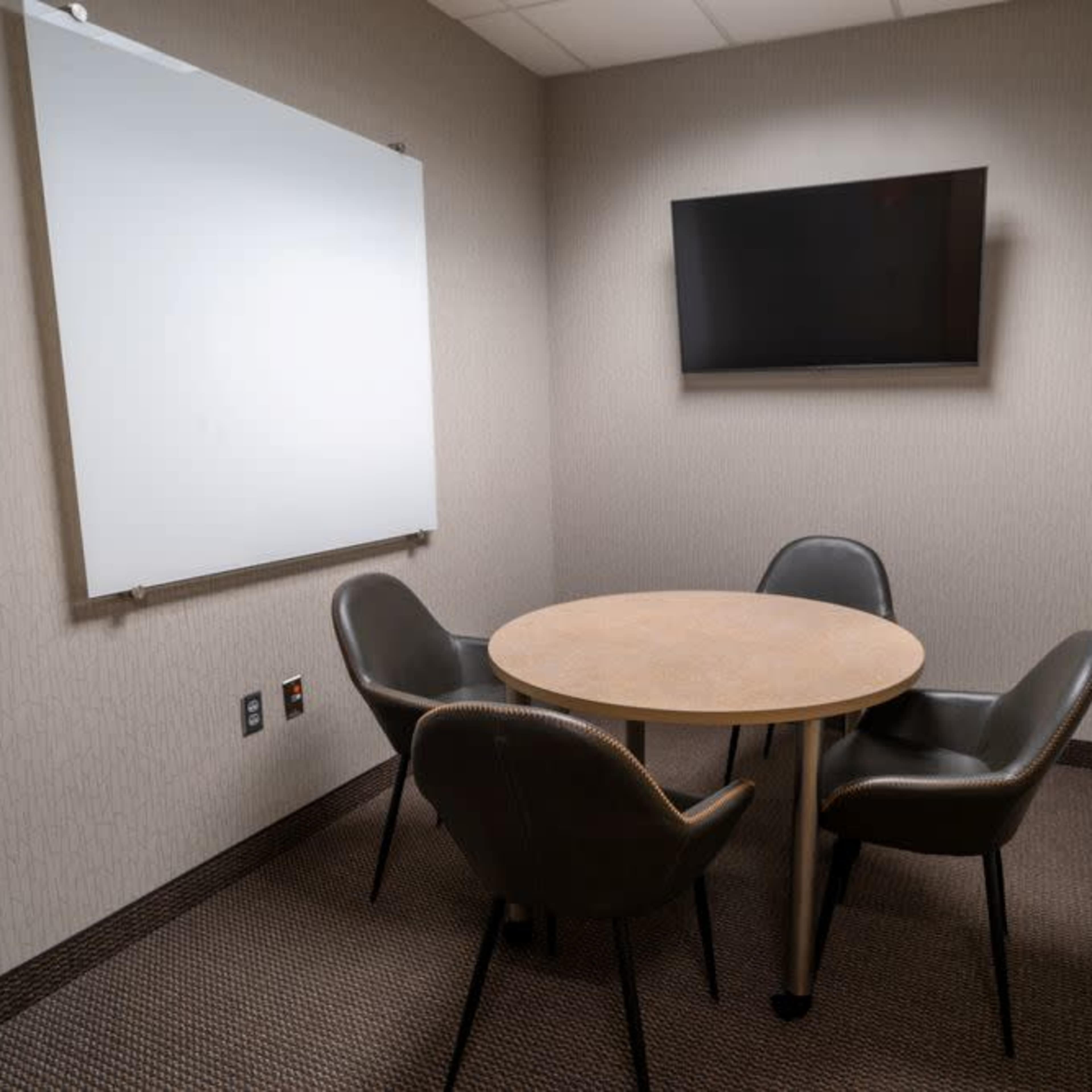 Small Meeting Room in Bloomington Image in West Bloomington, Bloomington, MN