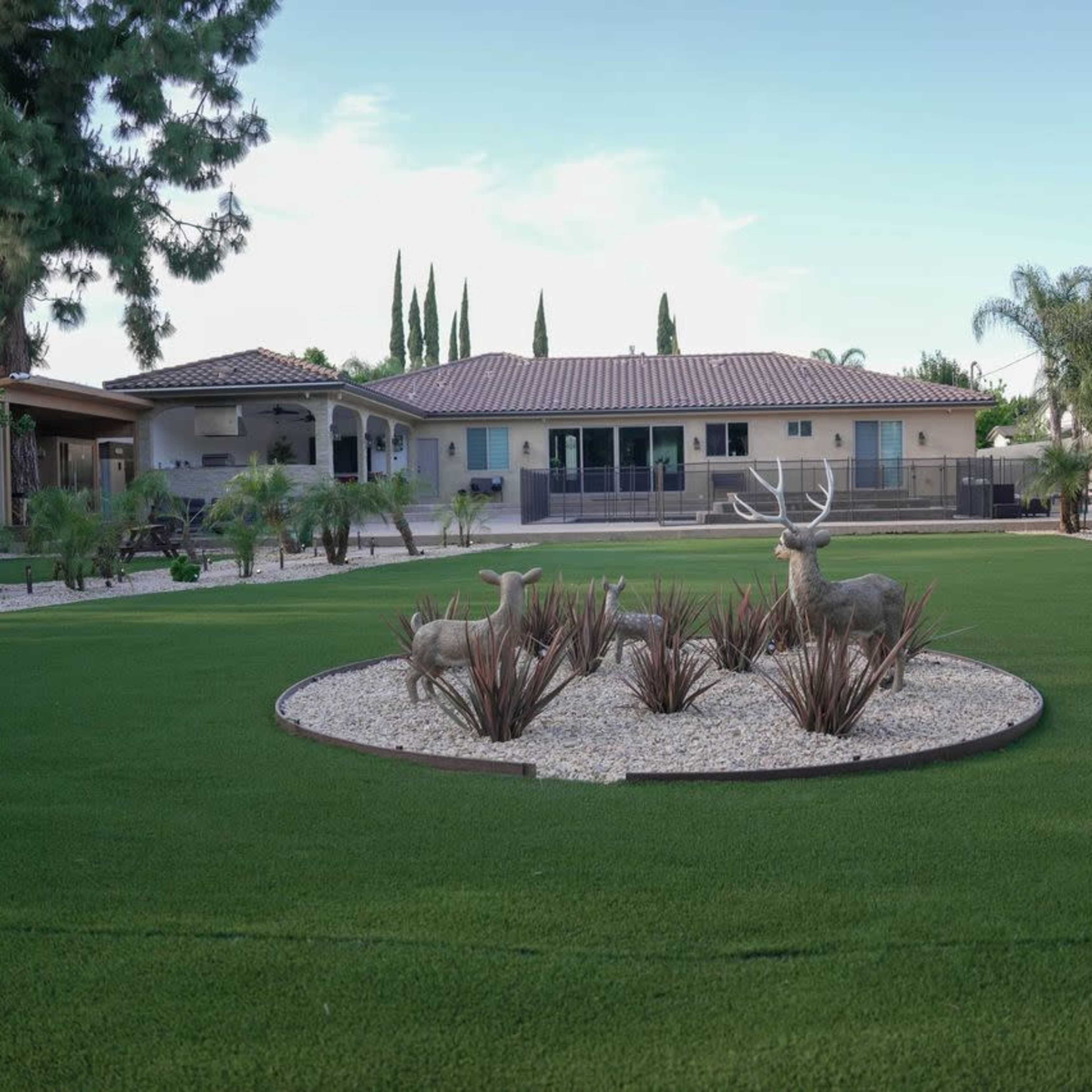 Rayen Resort Image in Northridge, Los Angeles, CA