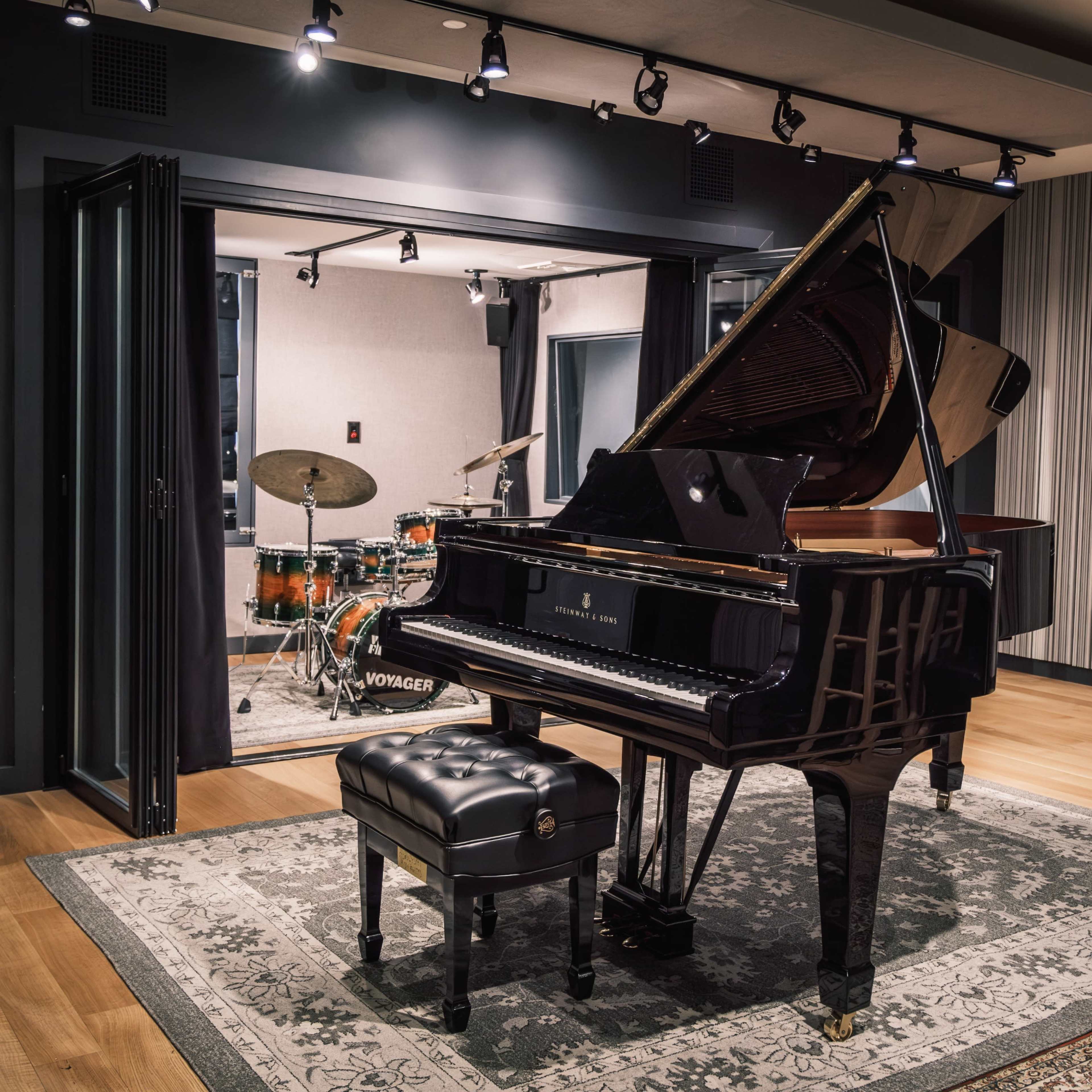 Grand piano studio outlet