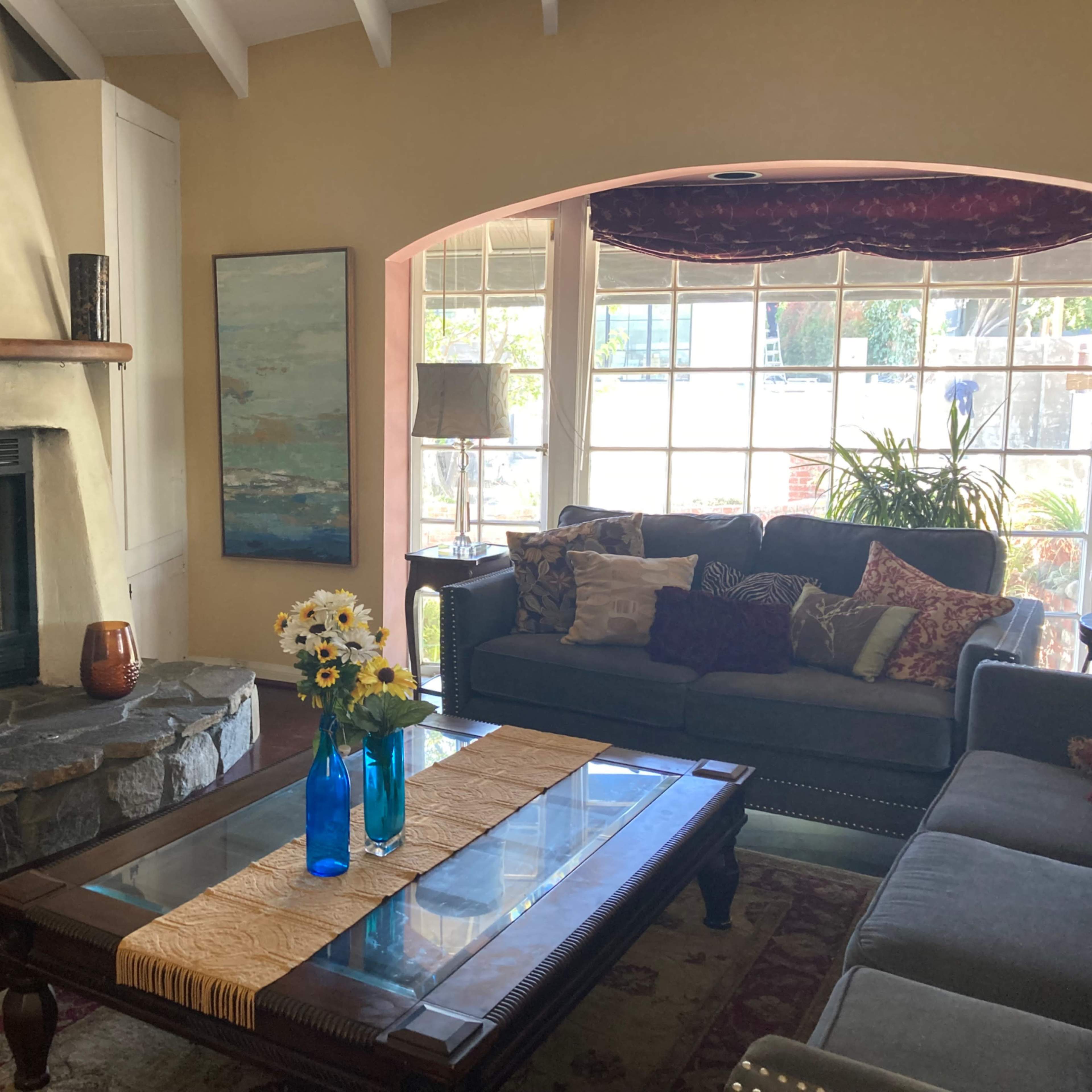 “Tarzana Love Nest” Cute, cuddly, homey, Cape Cod in exclusive Los Angeles Image in Tarzana, Los Angeles, CA