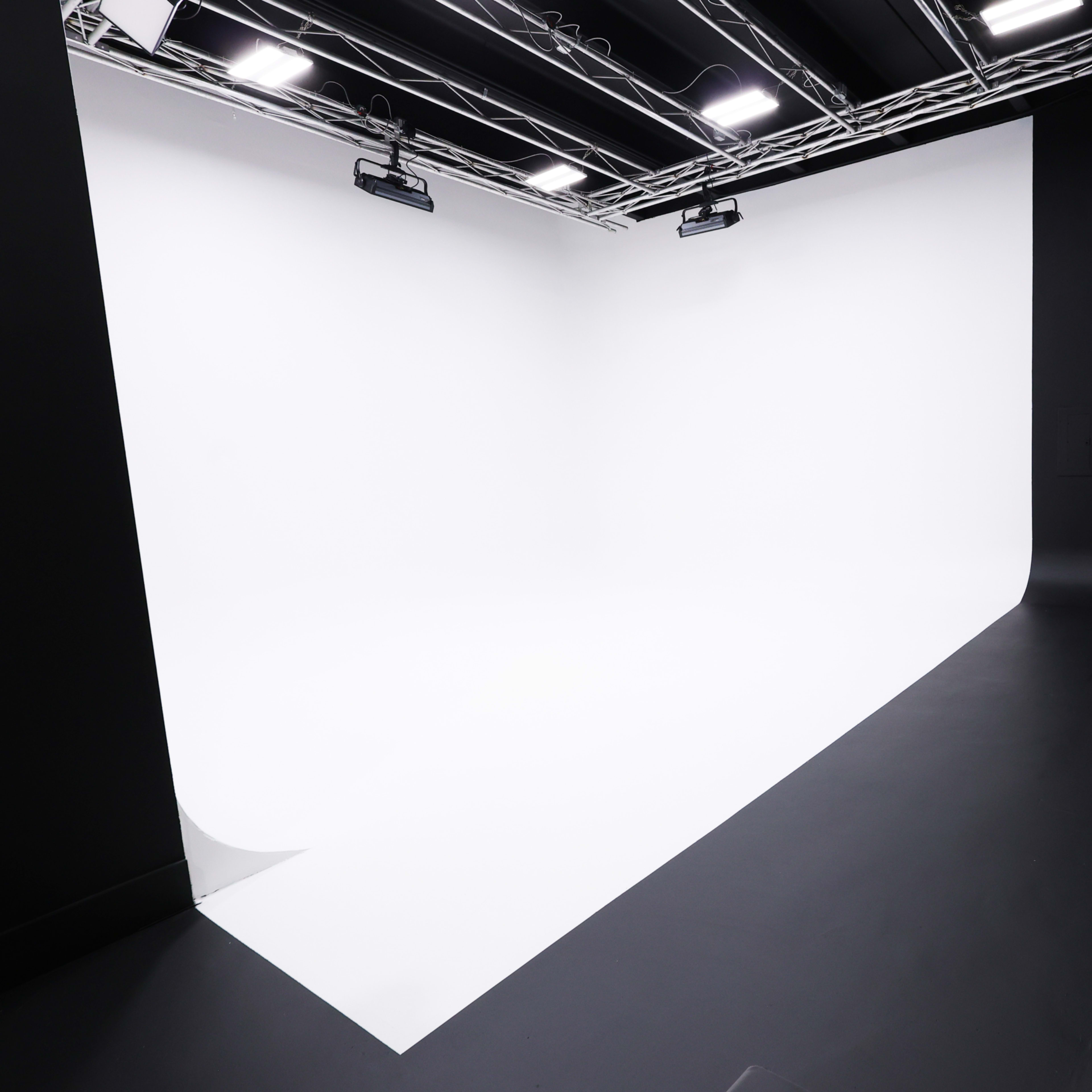 Film and Photo Studio, Infinity Walls, Aputure Lights, High Cealing Image in Hialeah, Hialeah, FL