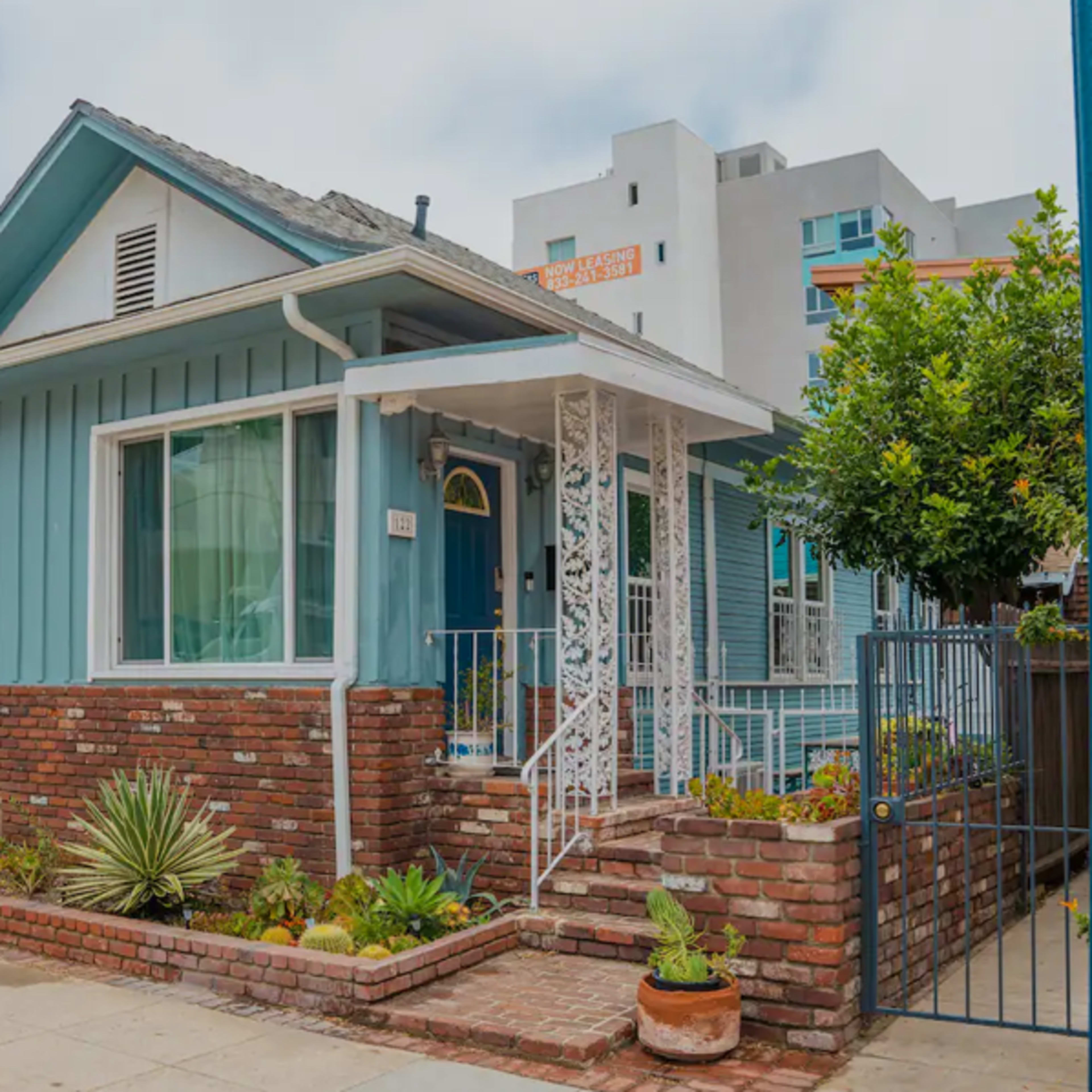 Beachside Bungalow-downtown Long Beach Image in East Village, Long Beach, CA
