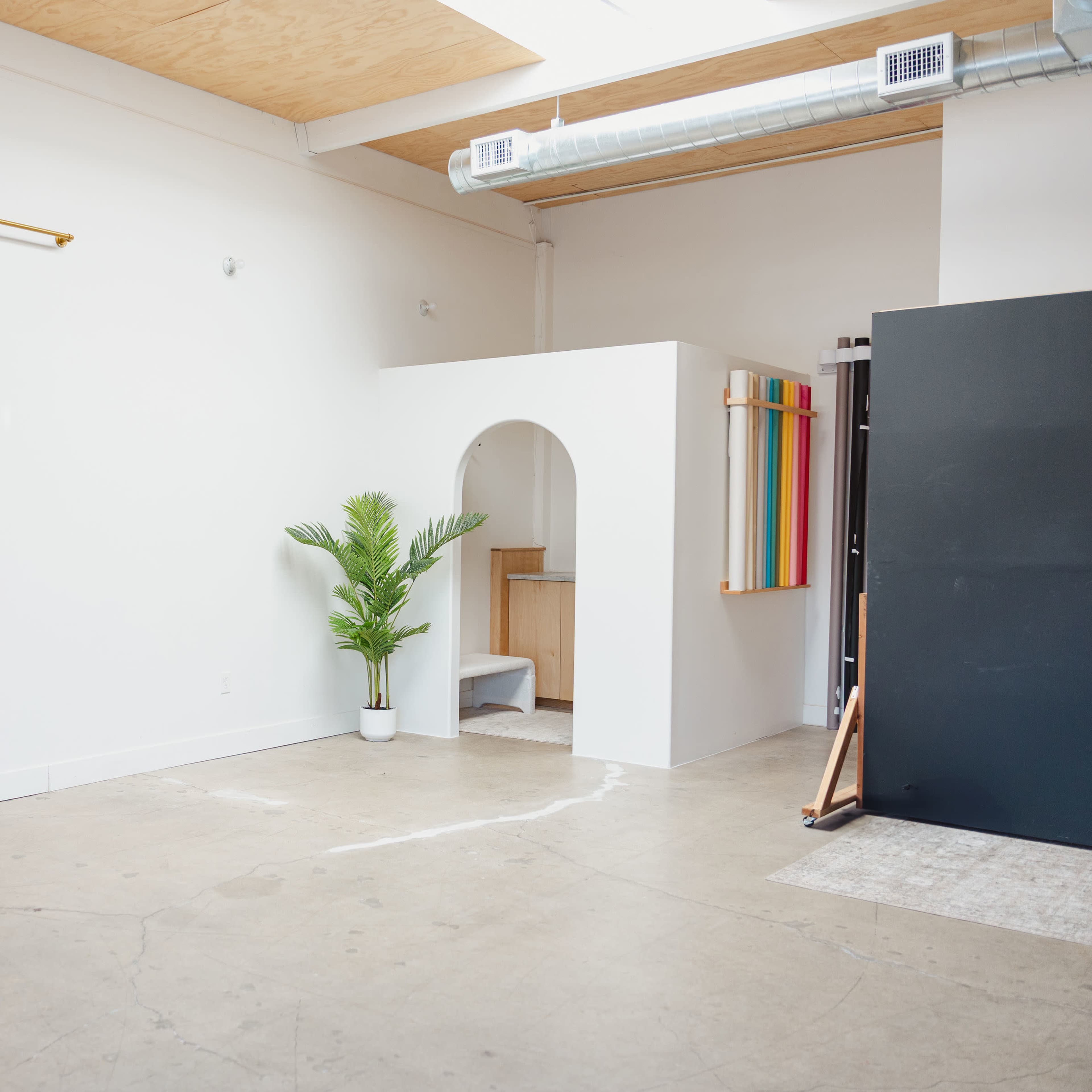 Elevated Industrial Photo Studio With Natural Light Image in Costa Mesa, Costa Mesa, CA