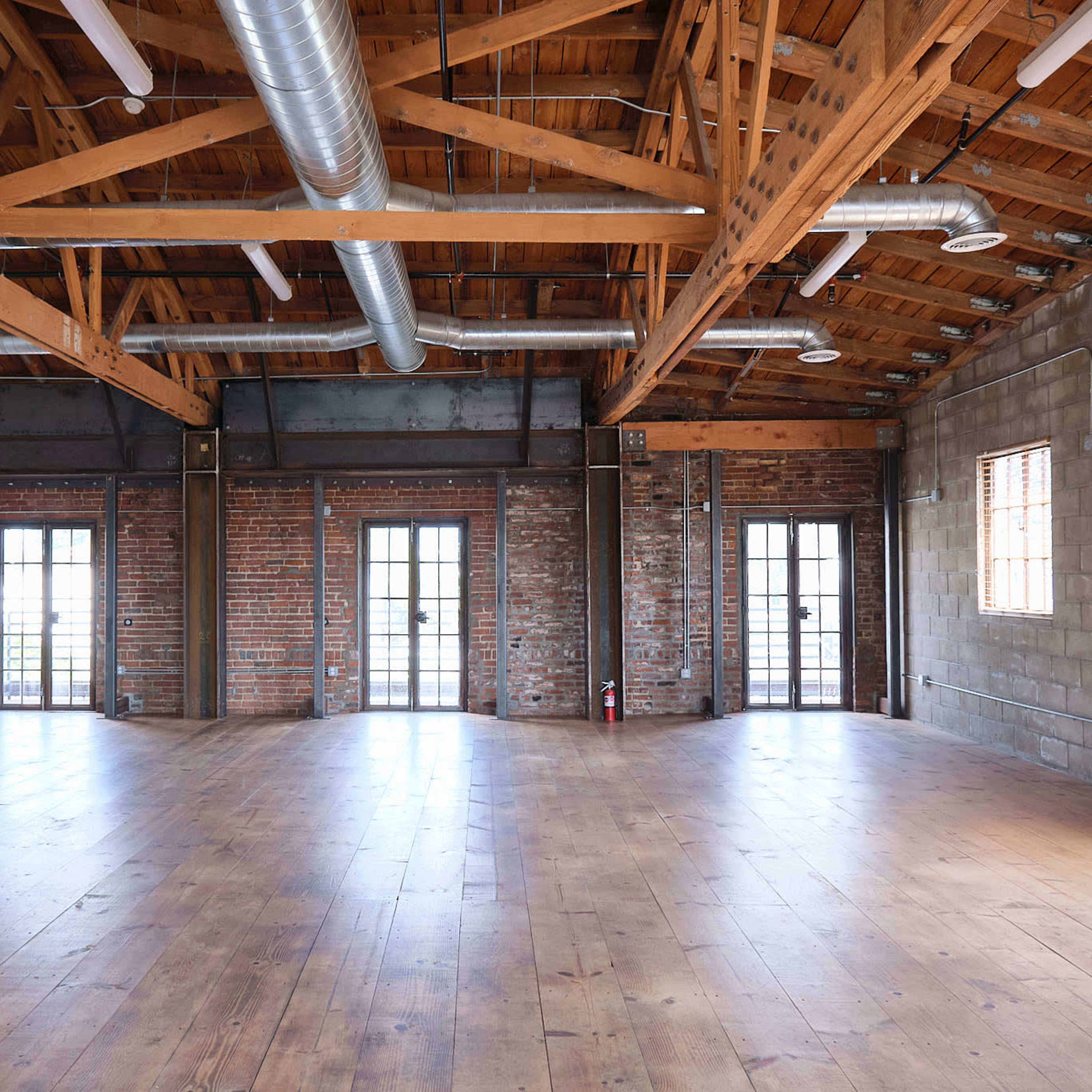 "Charming Open-Concept Cozy Loft with Warm Light and Endless Character". Perfect for Creative Days and Special Moments" Image in South Los Angeles, Los Angeles, CA