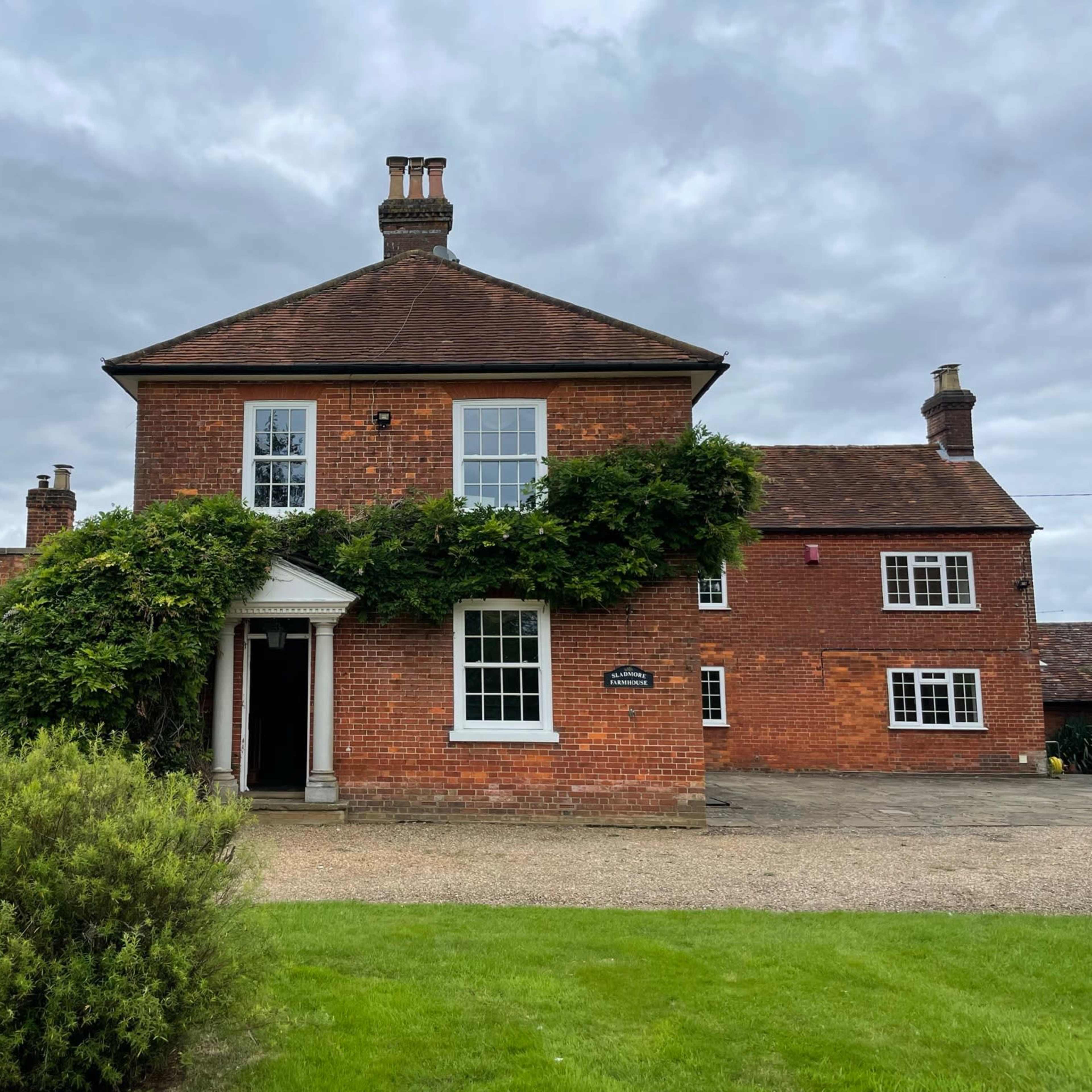 Countryside Farmhouse with grounds and outdoor pool Image in Hughenden, High Wycombe, England