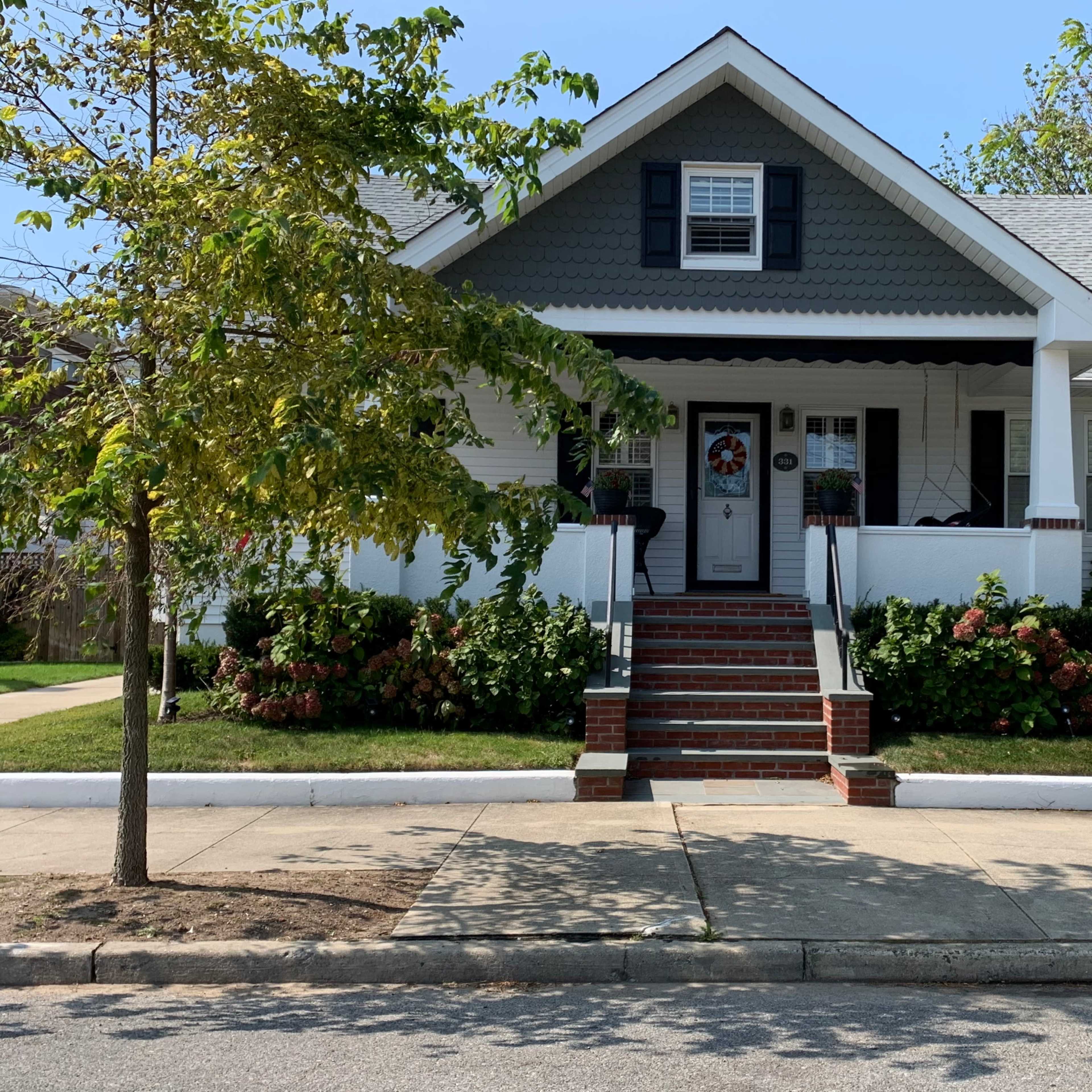 Traditional House Image in Neponsit, Queens County, NY
