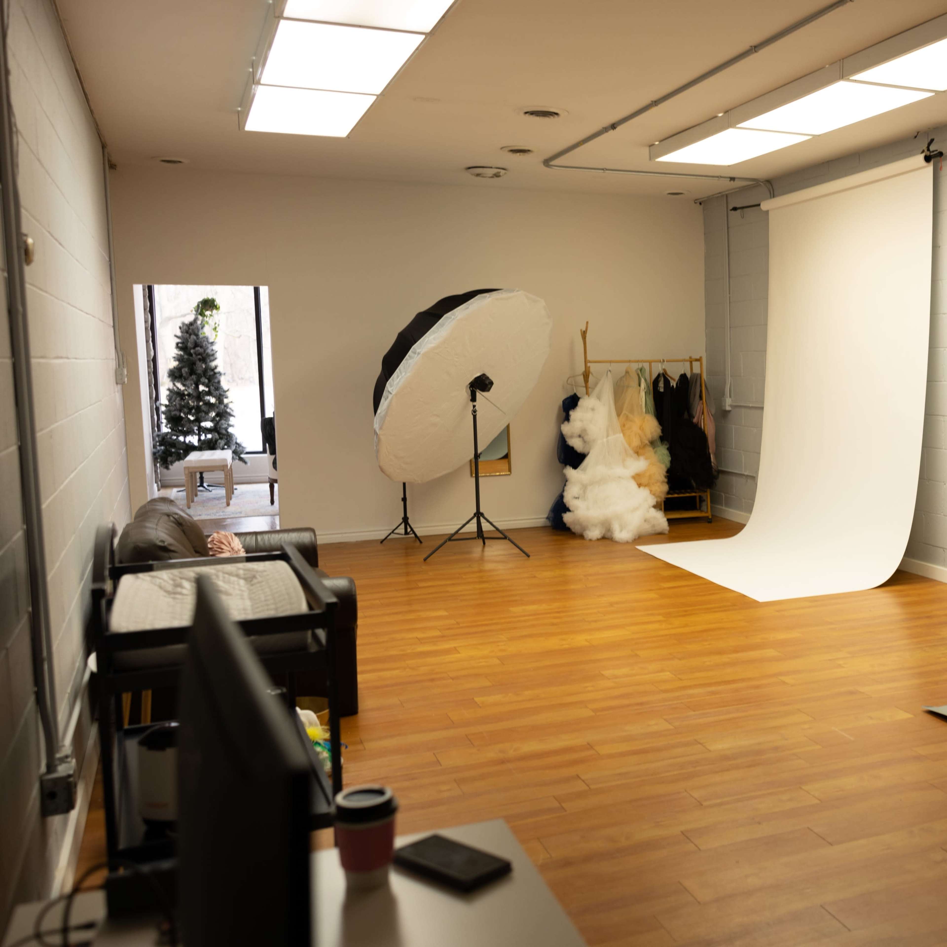 Suburbian Commercial Photography Studio Image in Maine Township, Des Plaines, IL