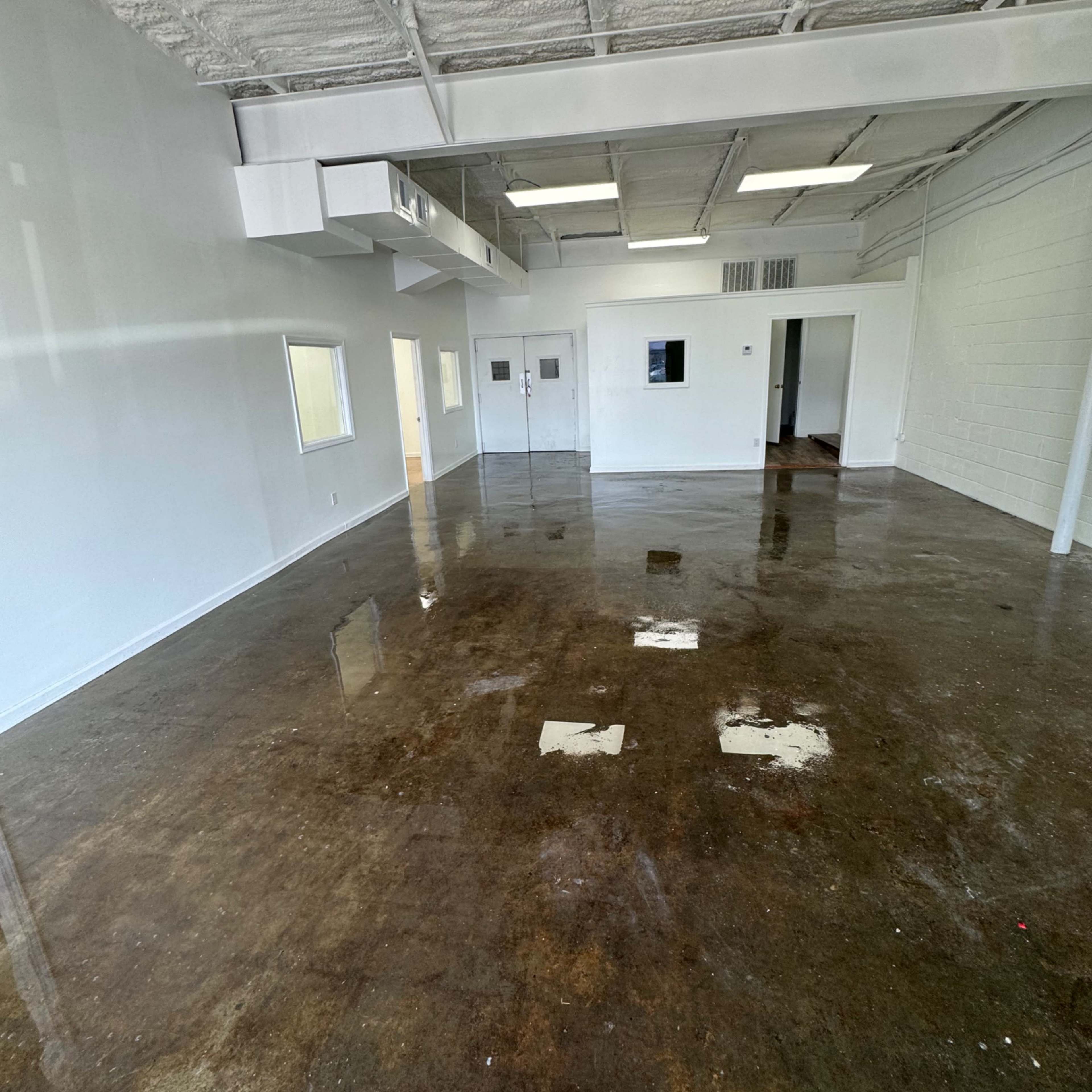 Newly renovated Industrial building centrally located in Metairie. Image in Metairie, Metairie, LA