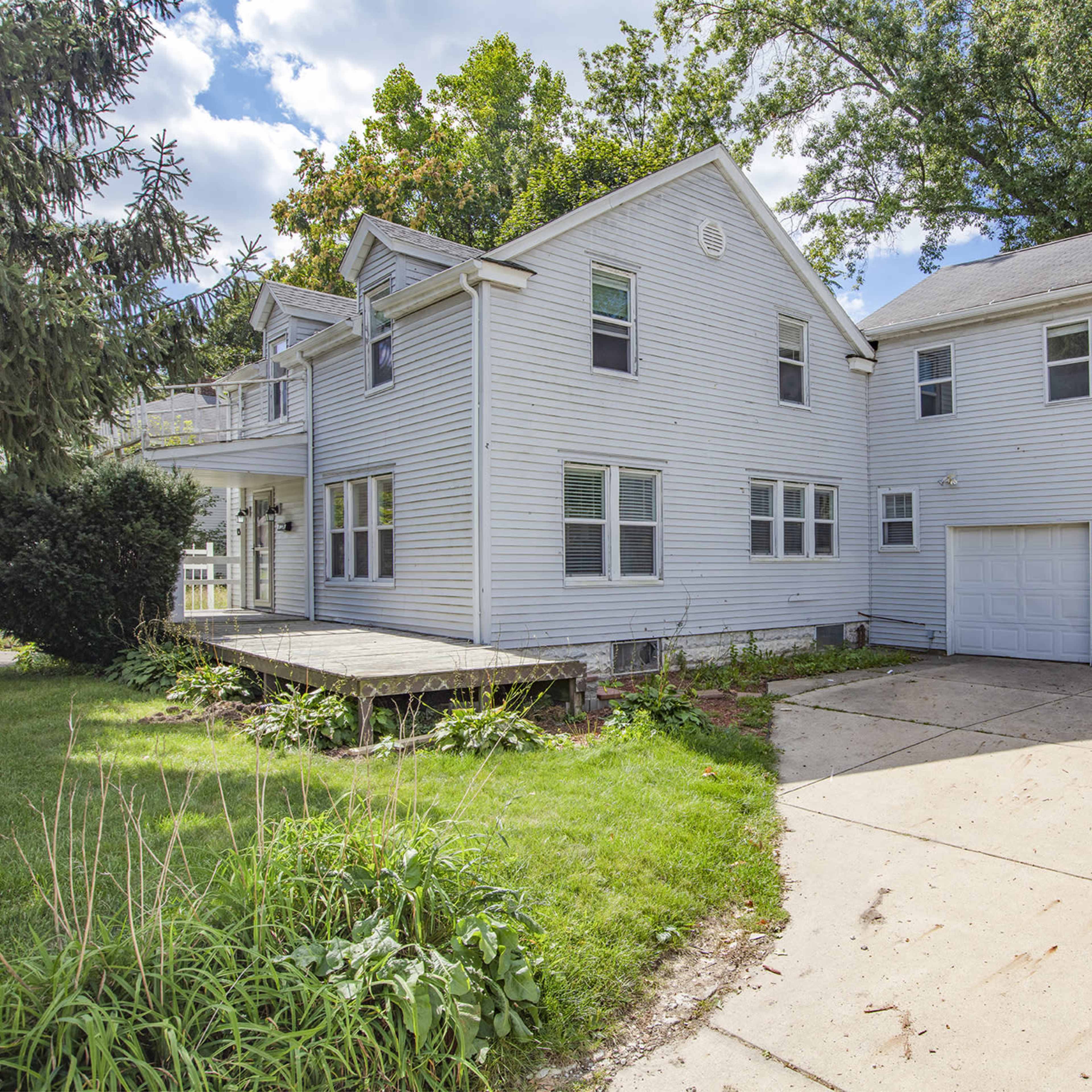 Luxury 5-Bedroom Home in the Heart of South Bend | Spacious, Stylish, and Perfect for Groups Image in Portage Township, South Bend, IN