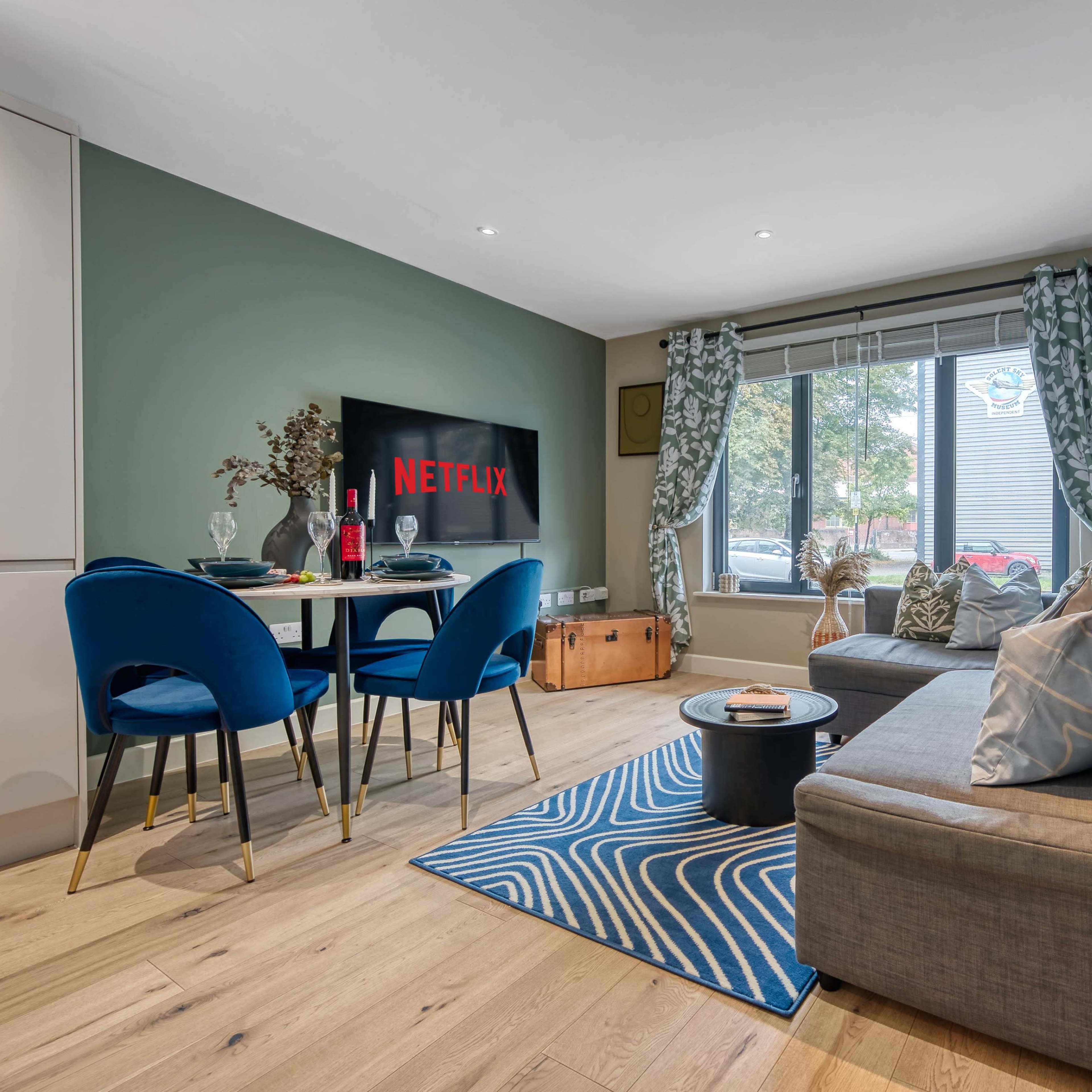 Marina Bliss 1 -BR Stunning Flat, Ocean Village, Special Offer! Image in Southampton, Southampton, England