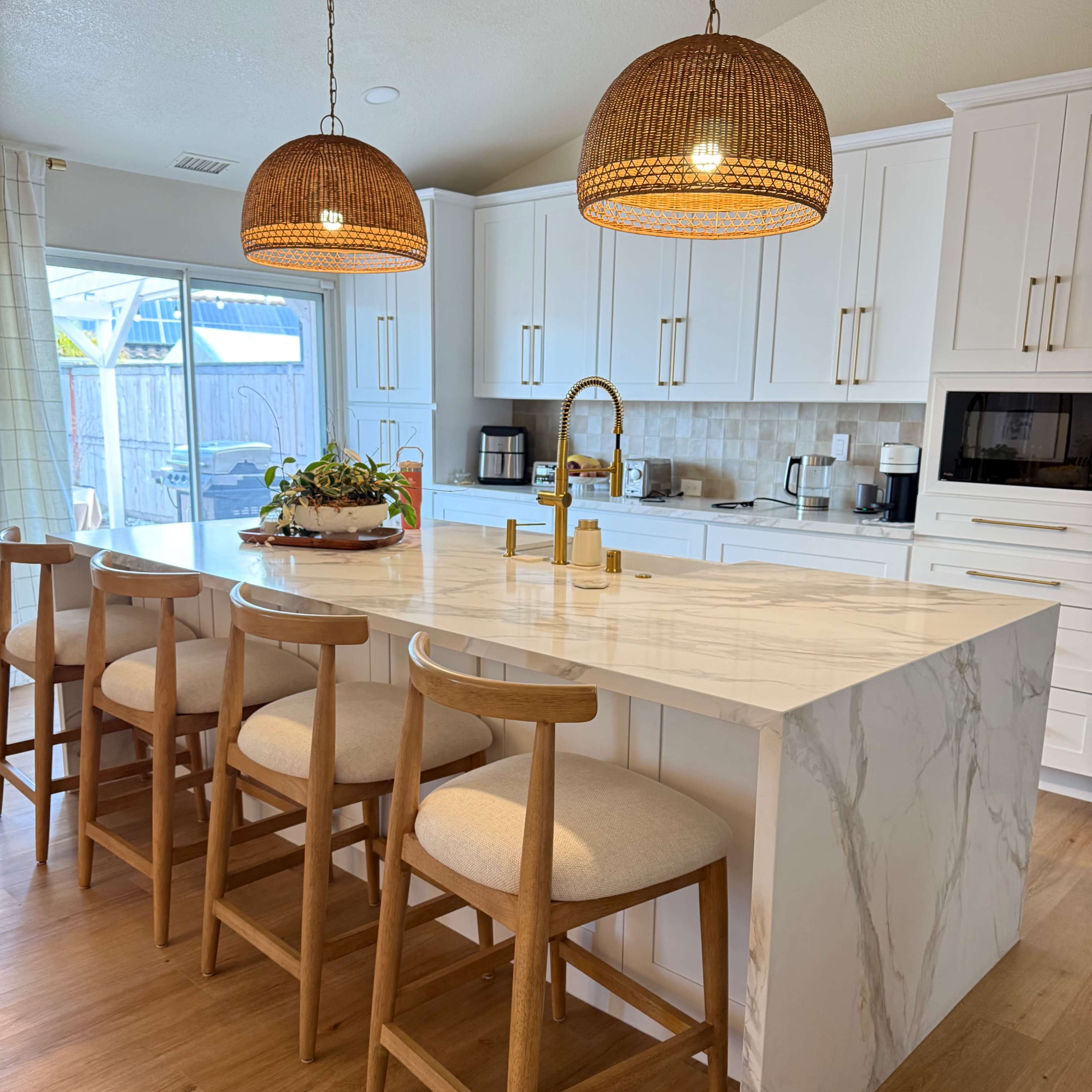 Light-Filled California Coastal Modern Home with Elevated Transitional Flair Image in North Valley, Oceanside, CA